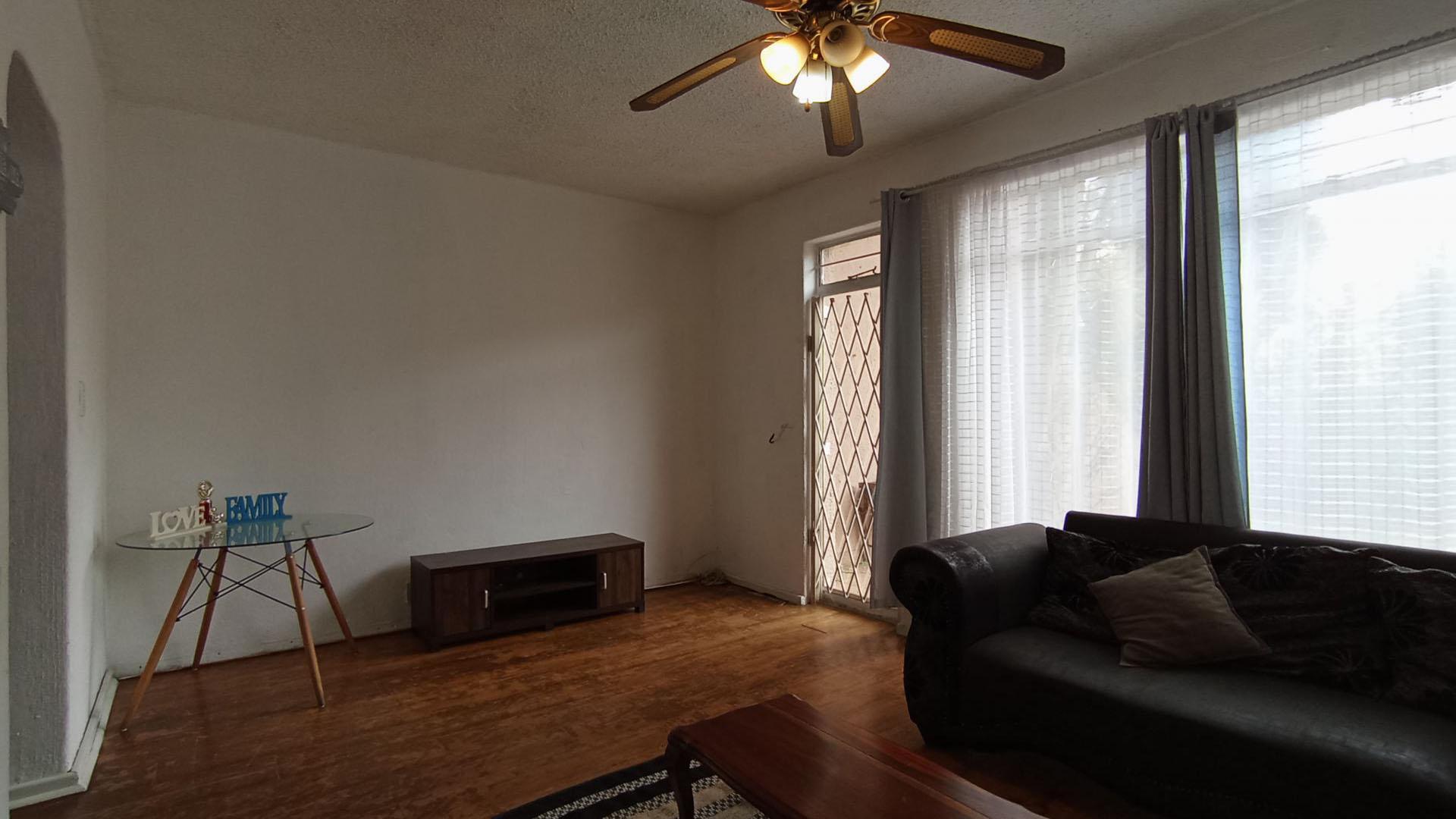 Lounges - 19 square meters of property in Florida