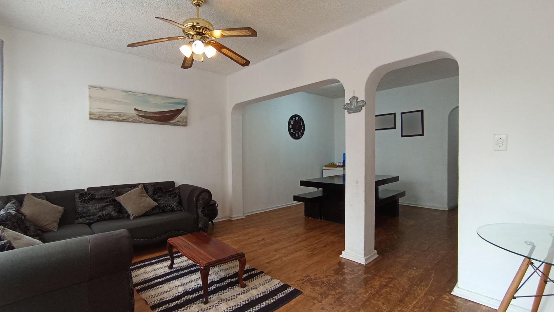 Lounges - 19 square meters of property in Florida