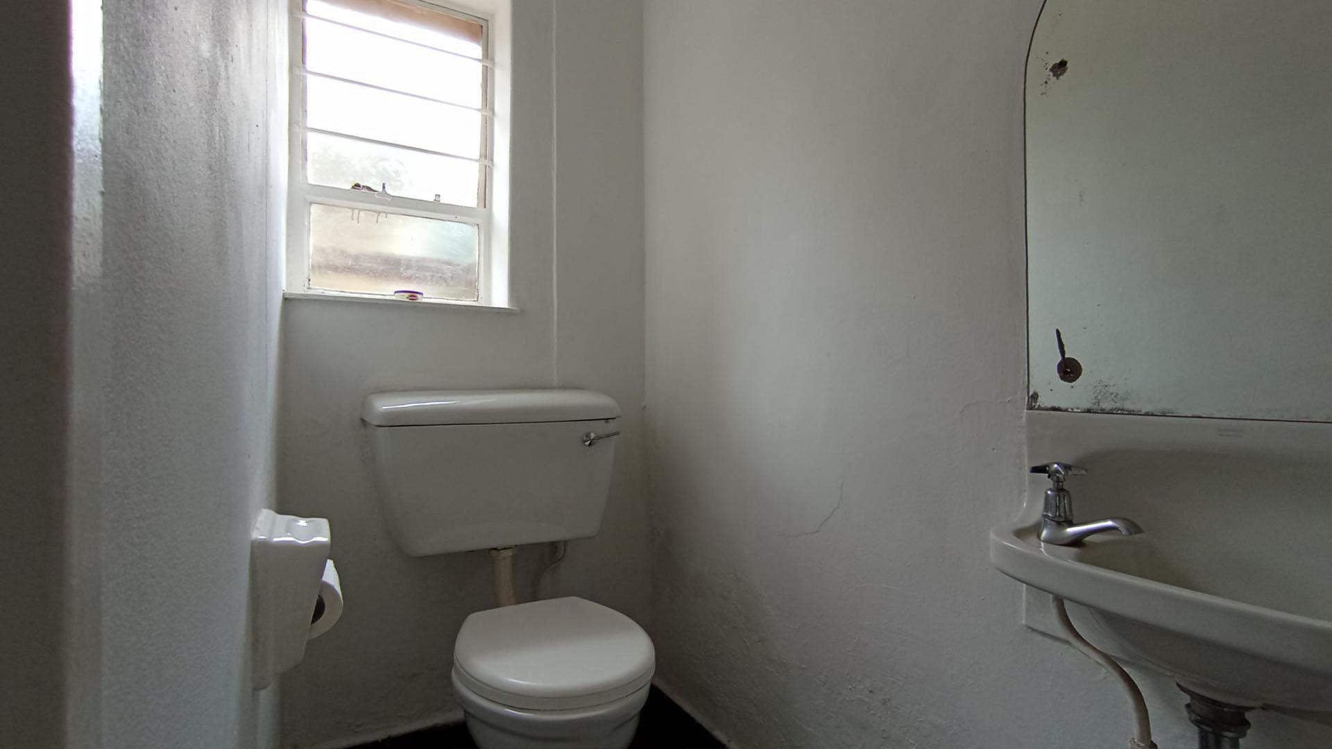 Guest Toilet - 3 square meters of property in Florida