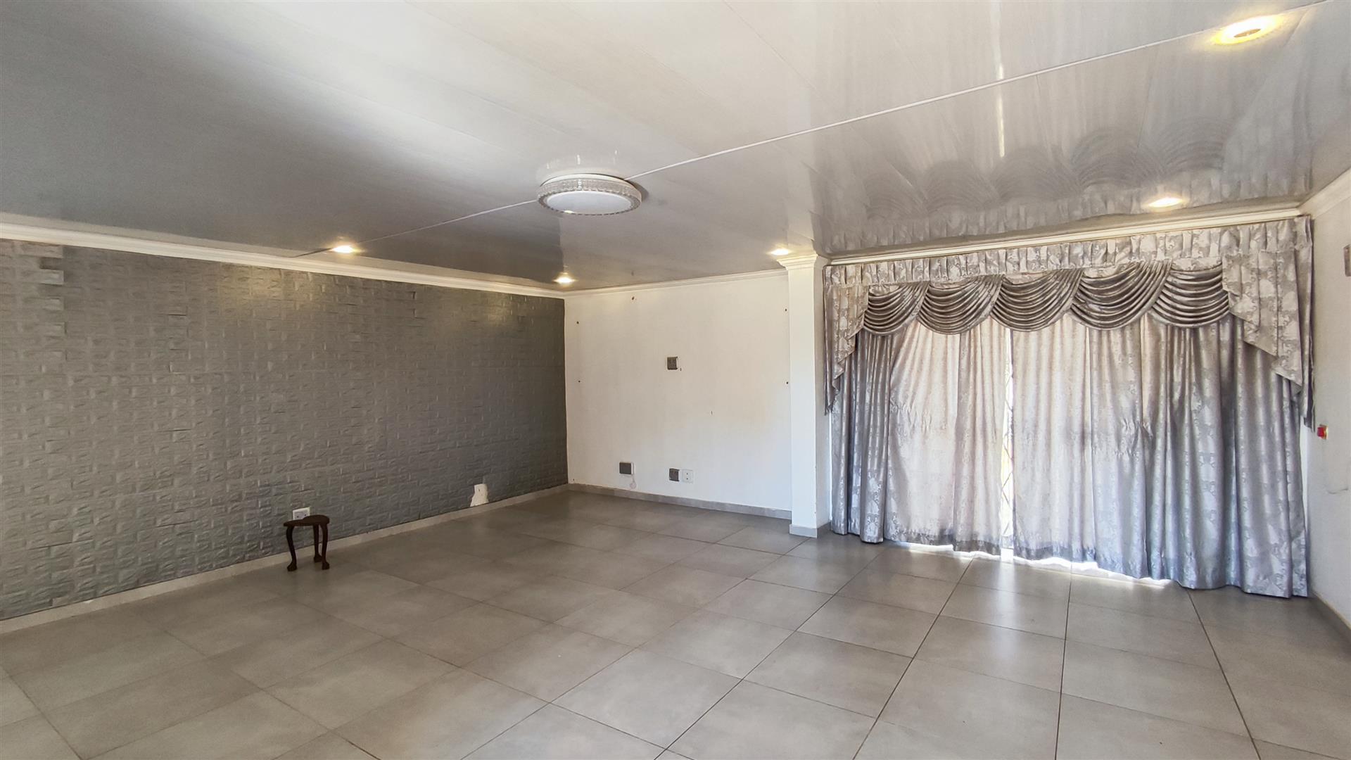 Lounges - 43 square meters of property in Leachville