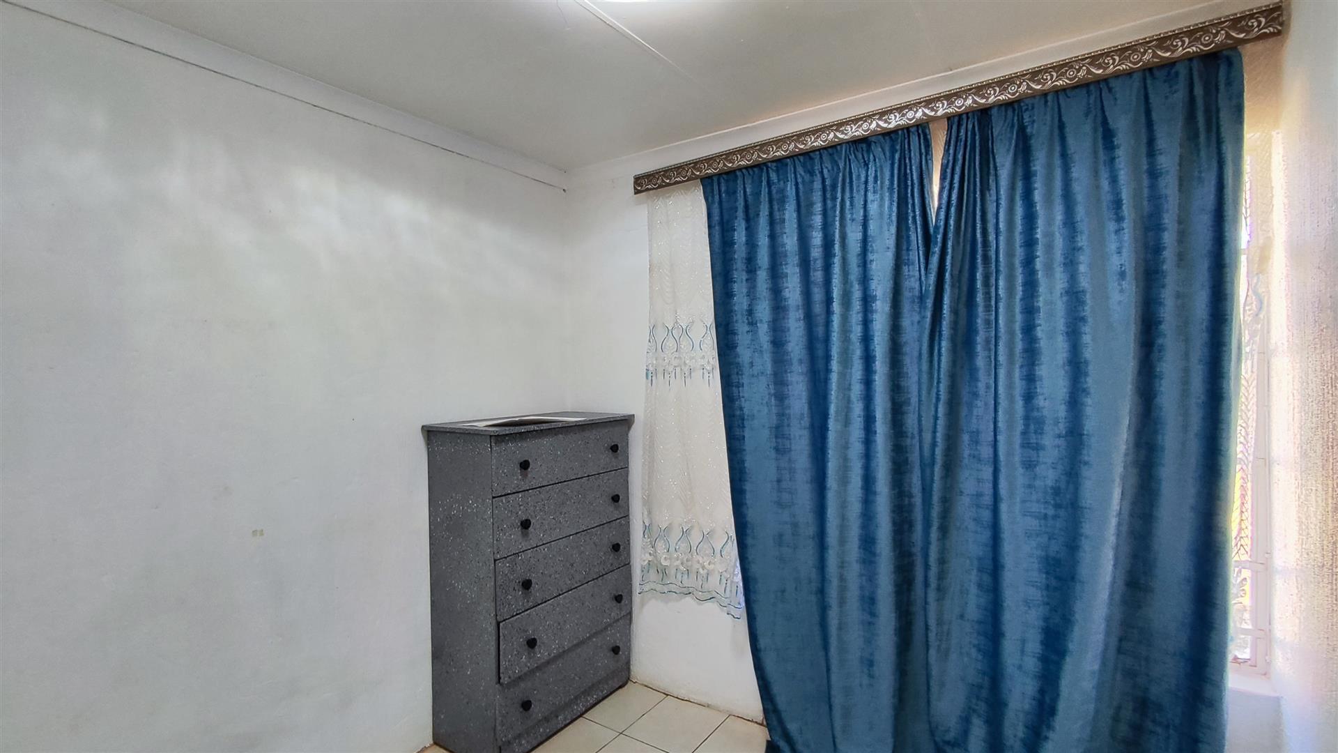 Bed Room 1 - 7 square meters of property in Leachville