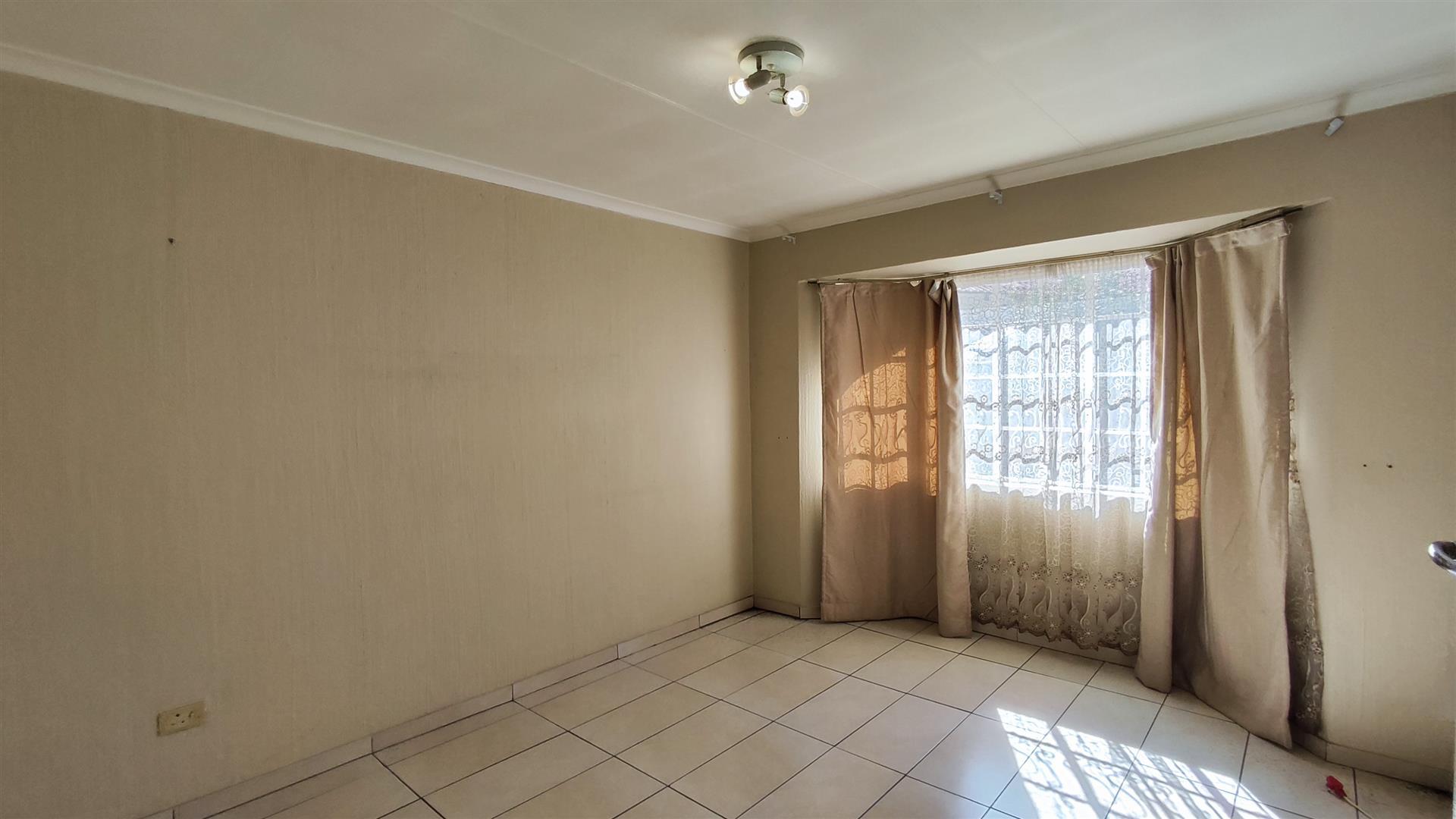 Main Bedroom - 16 square meters of property in Leachville