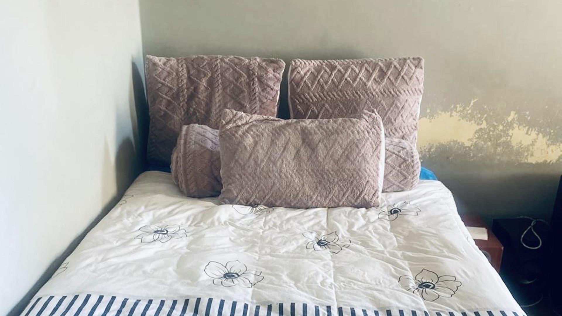 Bed Room 1 of property in Hillbrow