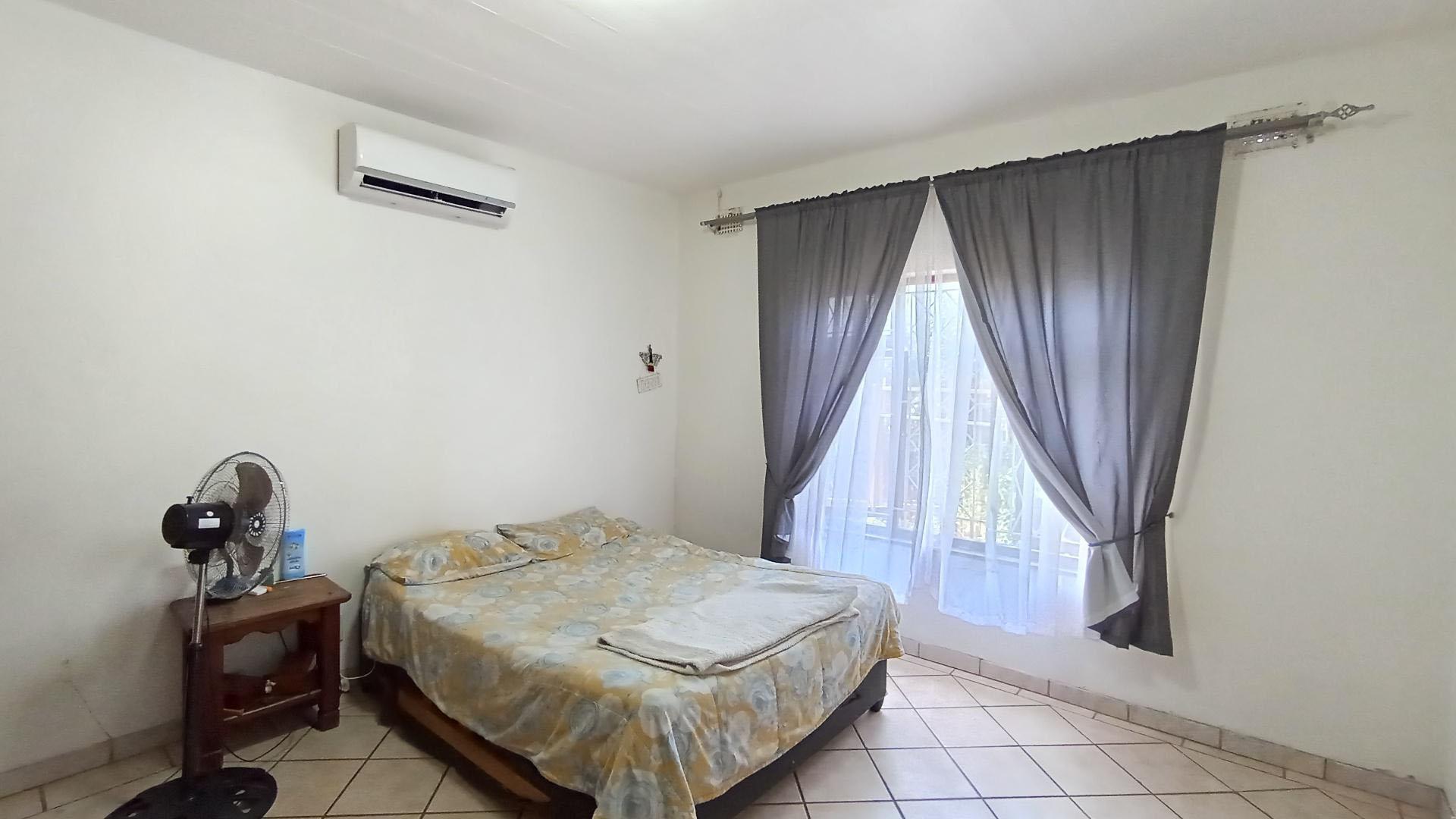 Bed Room 2 - 17 square meters of property in Beacon Rocks