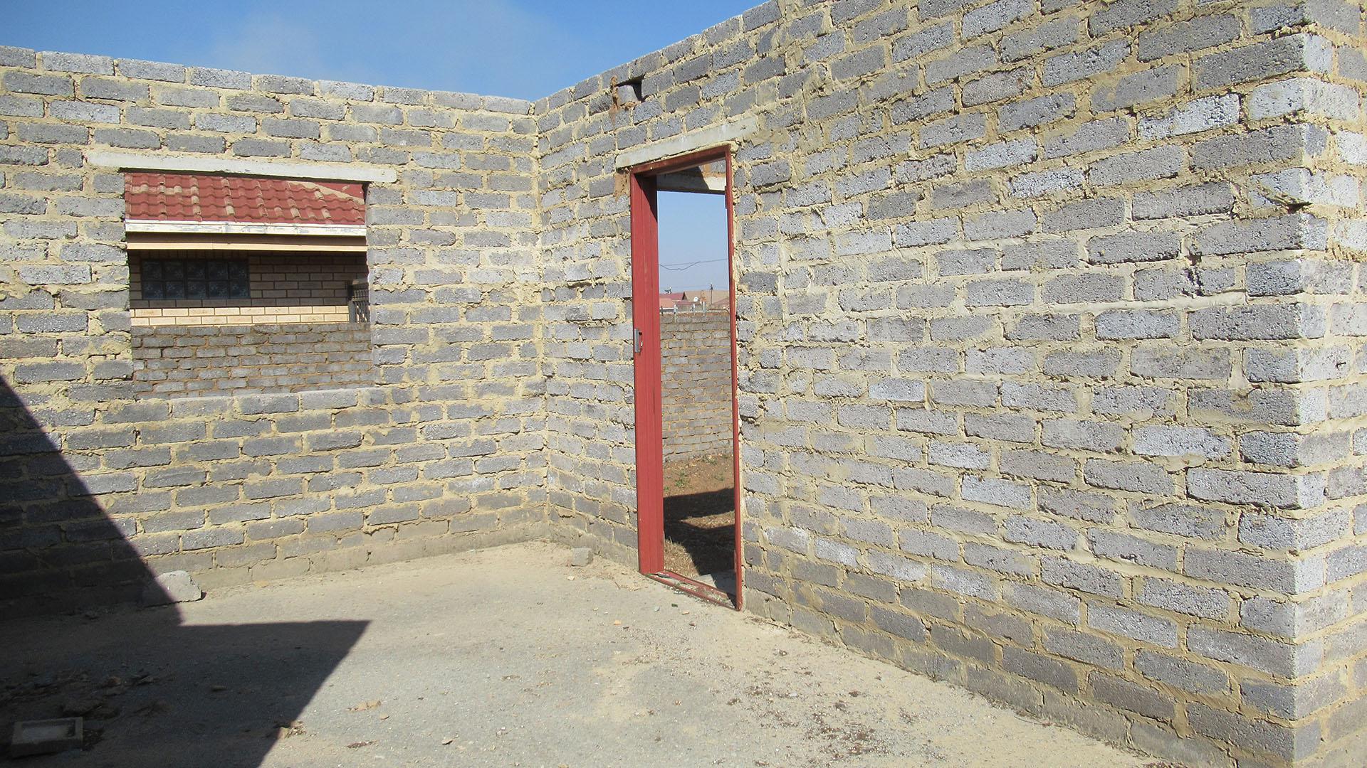 Kitchen - 18 square meters of property in Lenasia South