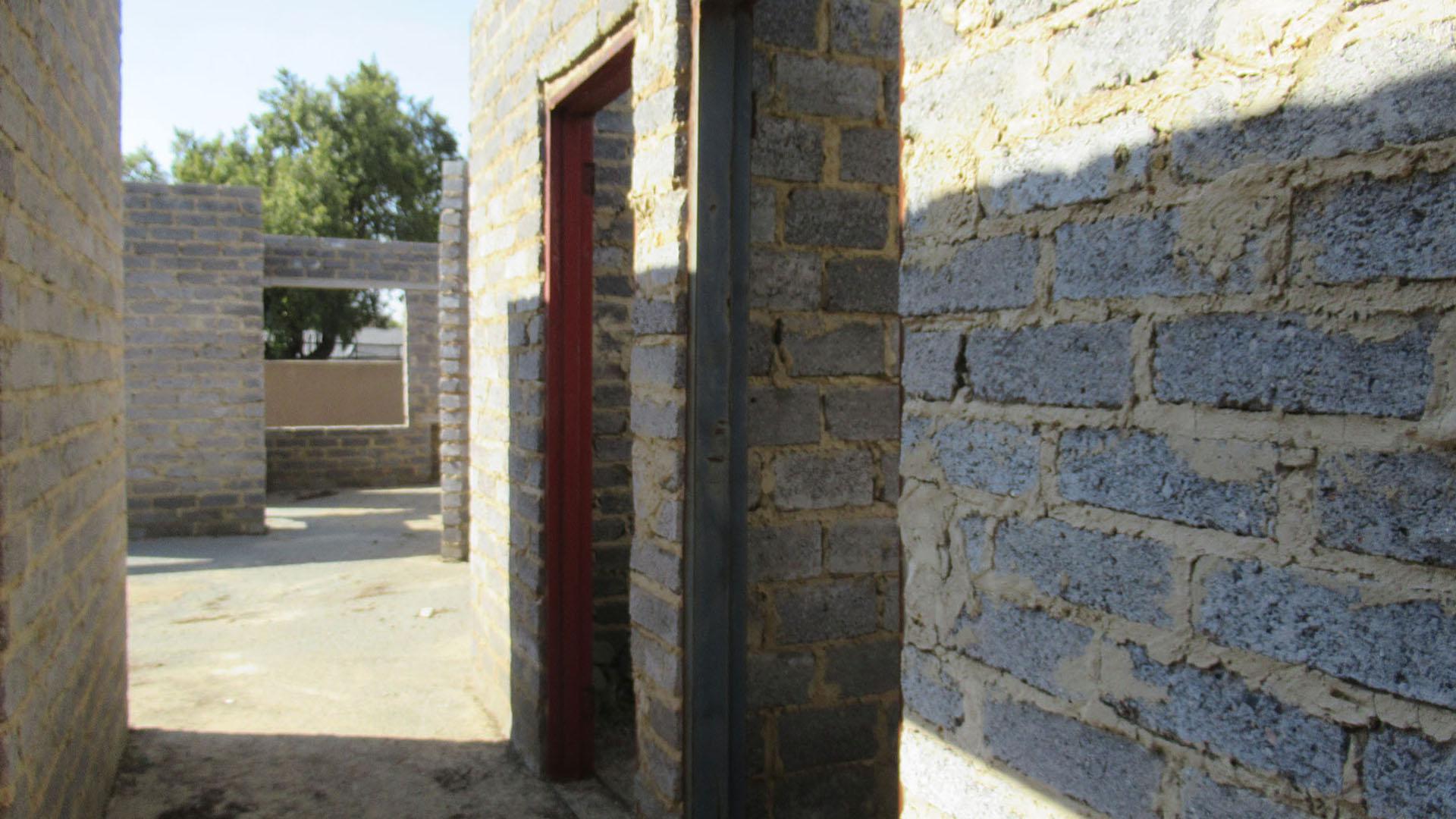 Spaces - 4 square meters of property in Lenasia South