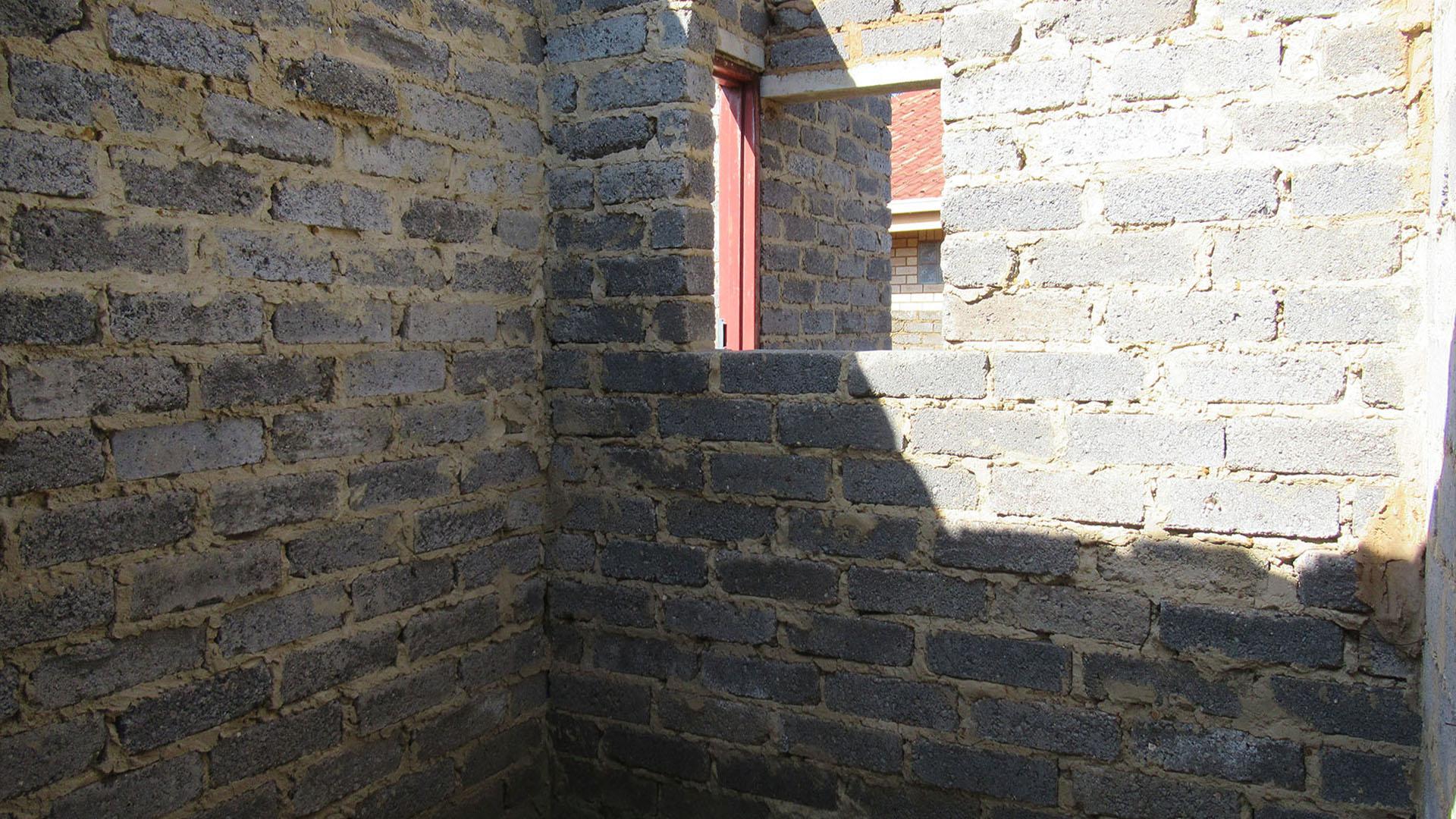 Bathroom 1 - 3 square meters of property in Lenasia South