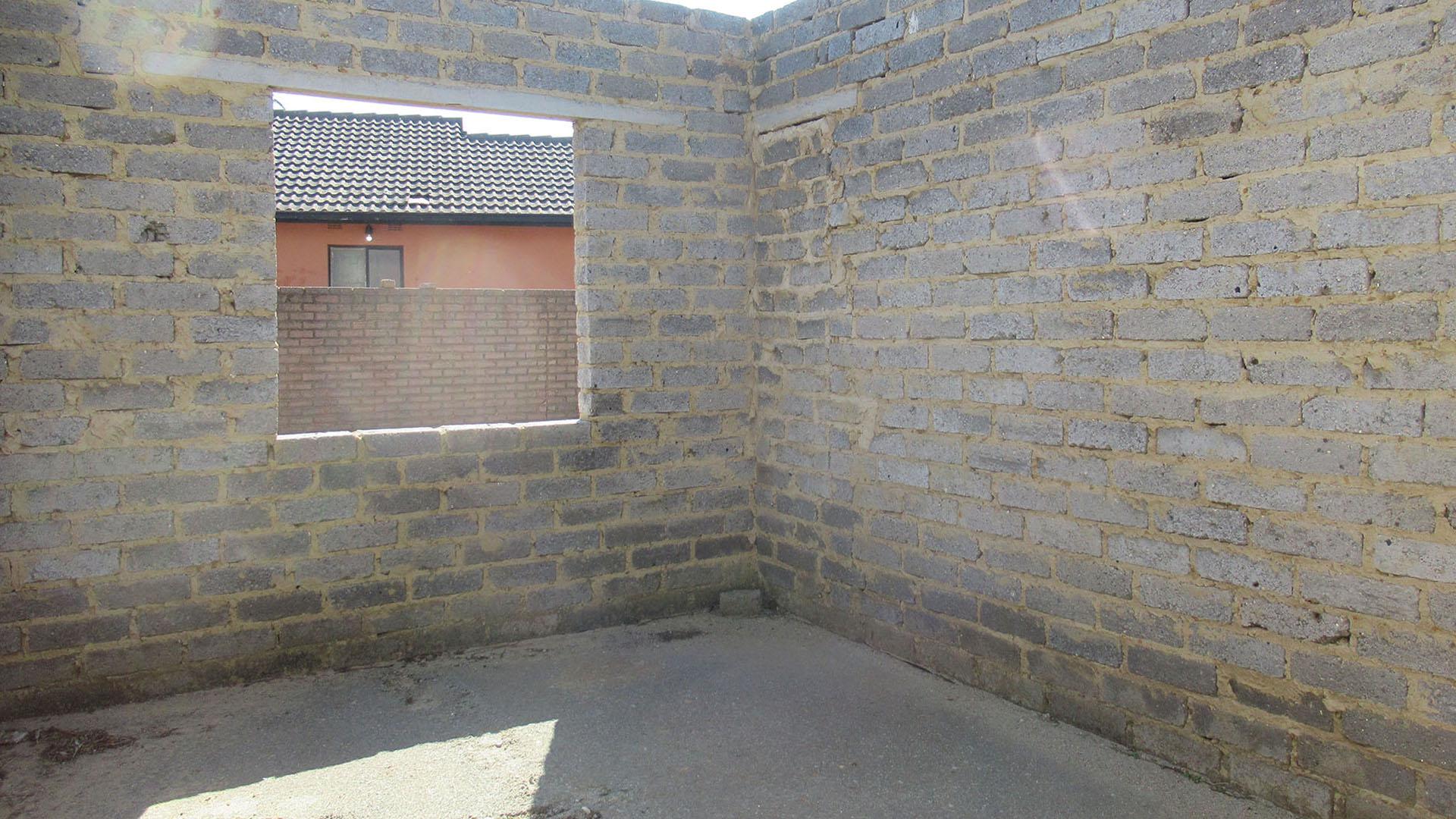 Bed Room 2 - 10 square meters of property in Lenasia South