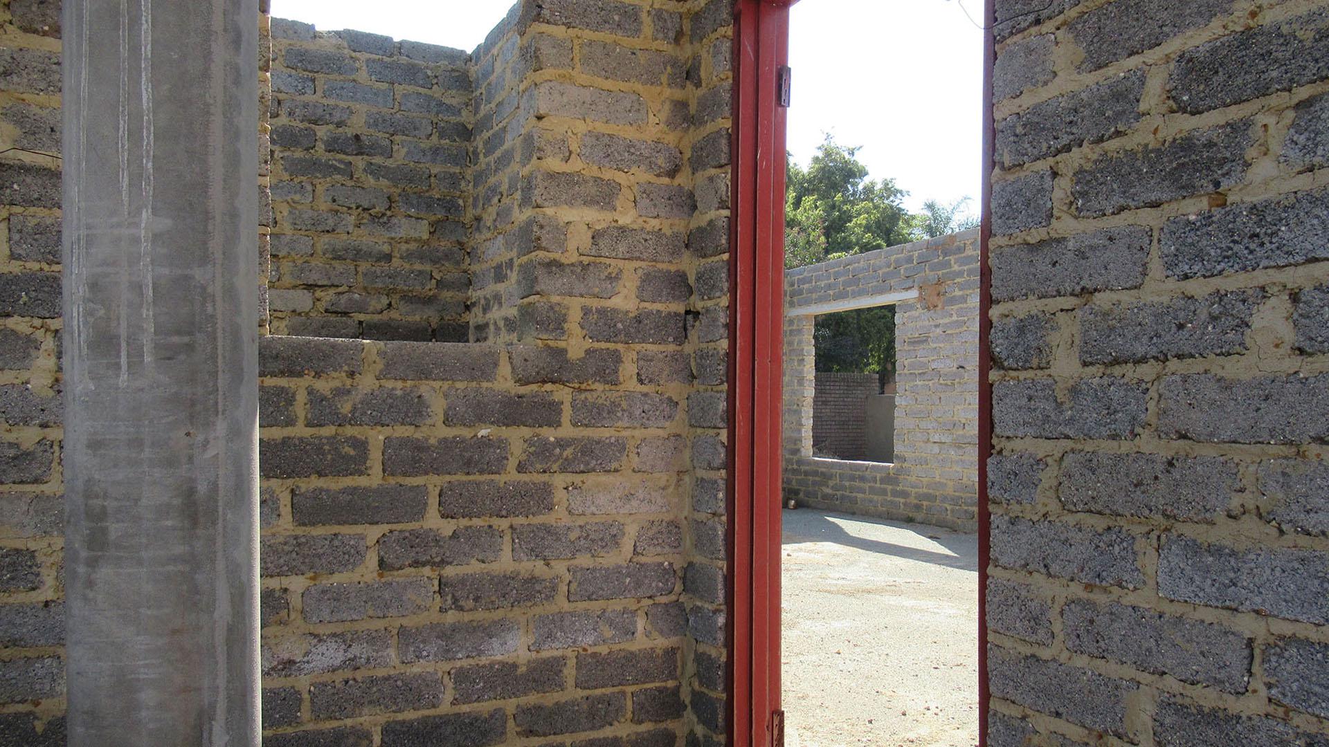 Patio - 4 square meters of property in Lenasia South