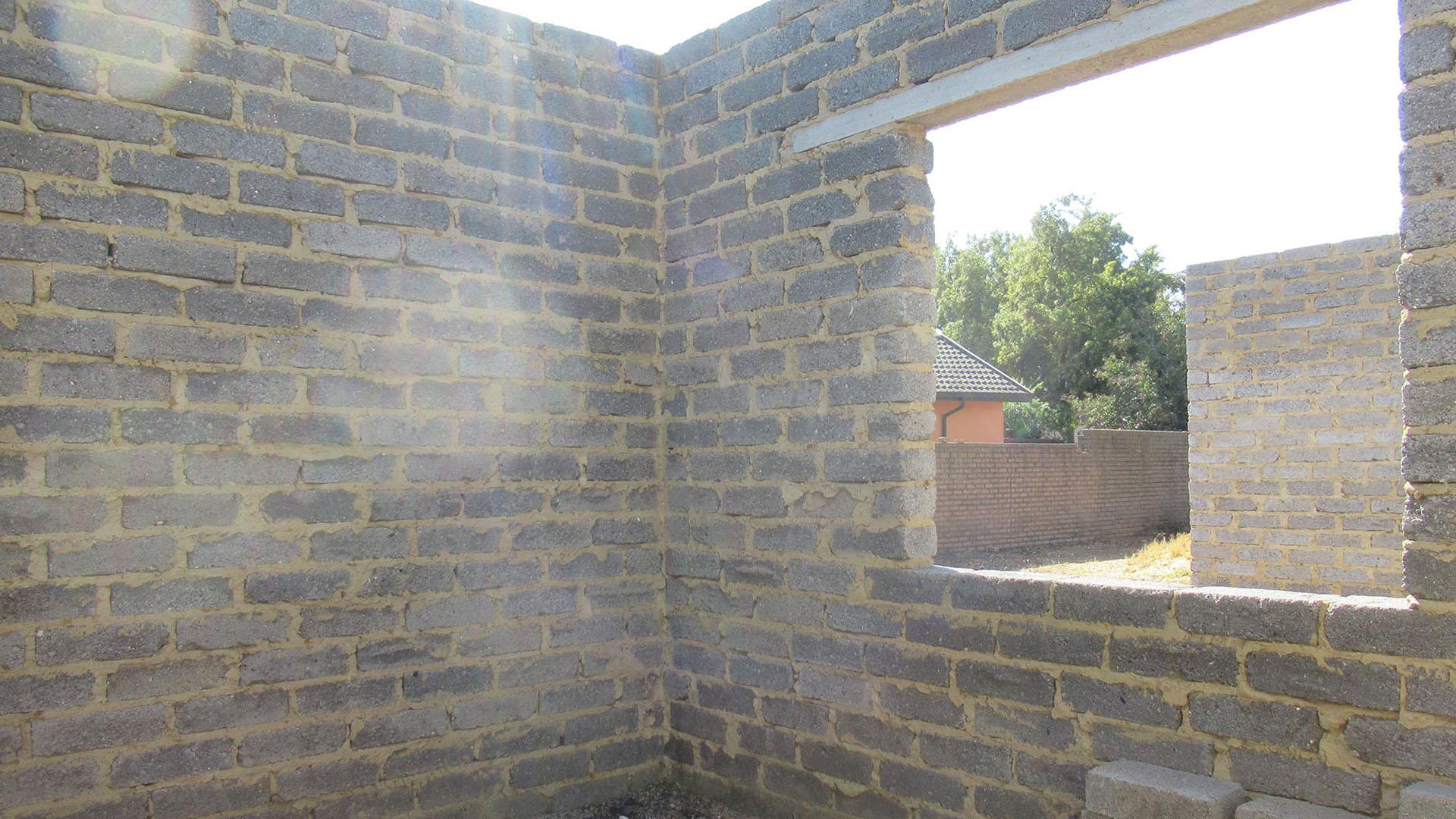 Bed Room 4 - 10 square meters of property in Lenasia South