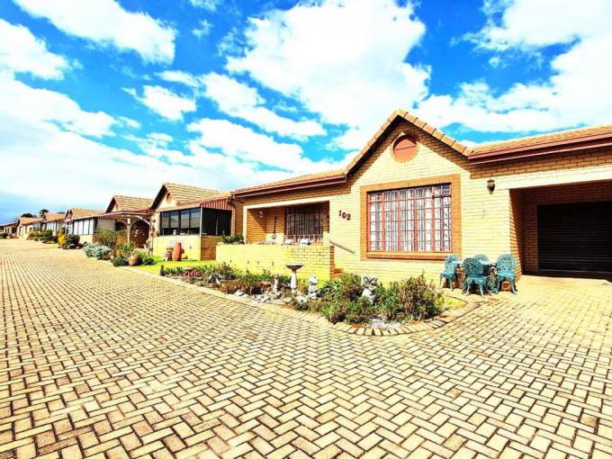 2 Bedroom Simplex for Sale For Sale in Wilropark - MR682479