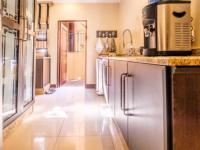 of property in Glenvista