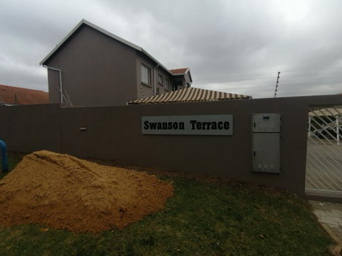 2 Bedroom Simplex for Sale For Sale in Brackendowns - MR682501