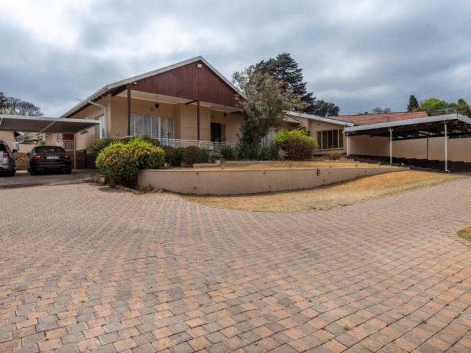 4 Bedroom House for Sale For Sale in Mondeor - MR682503