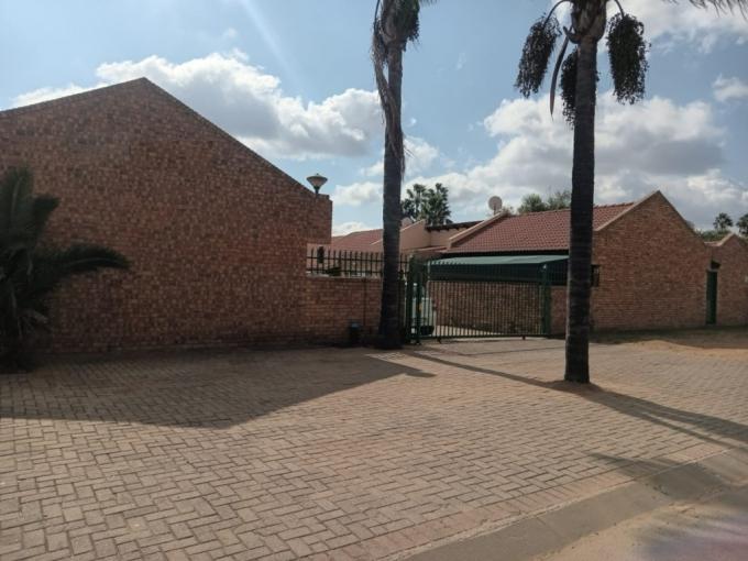 3 Bedroom Apartment to Rent in Penina Park - Property to rent - MR682504