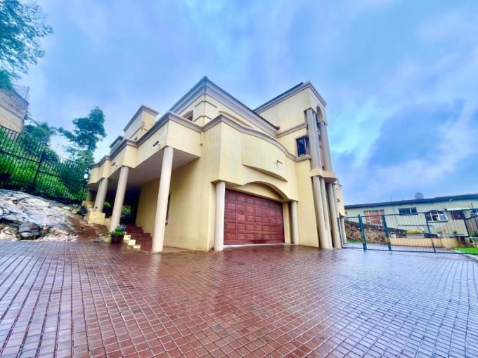 2 Bedroom House for Sale For Sale in Oakdene - MR682507