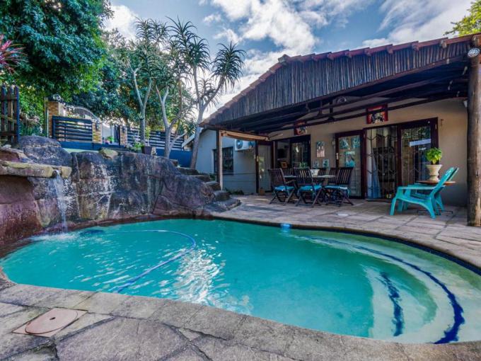 6 Bedroom House for Sale For Sale in Amanzimtoti  - MR682528
