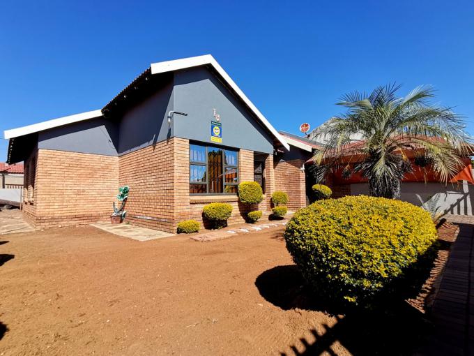 3 Bedroom House for Sale For Sale in Ivy Park - MR682545