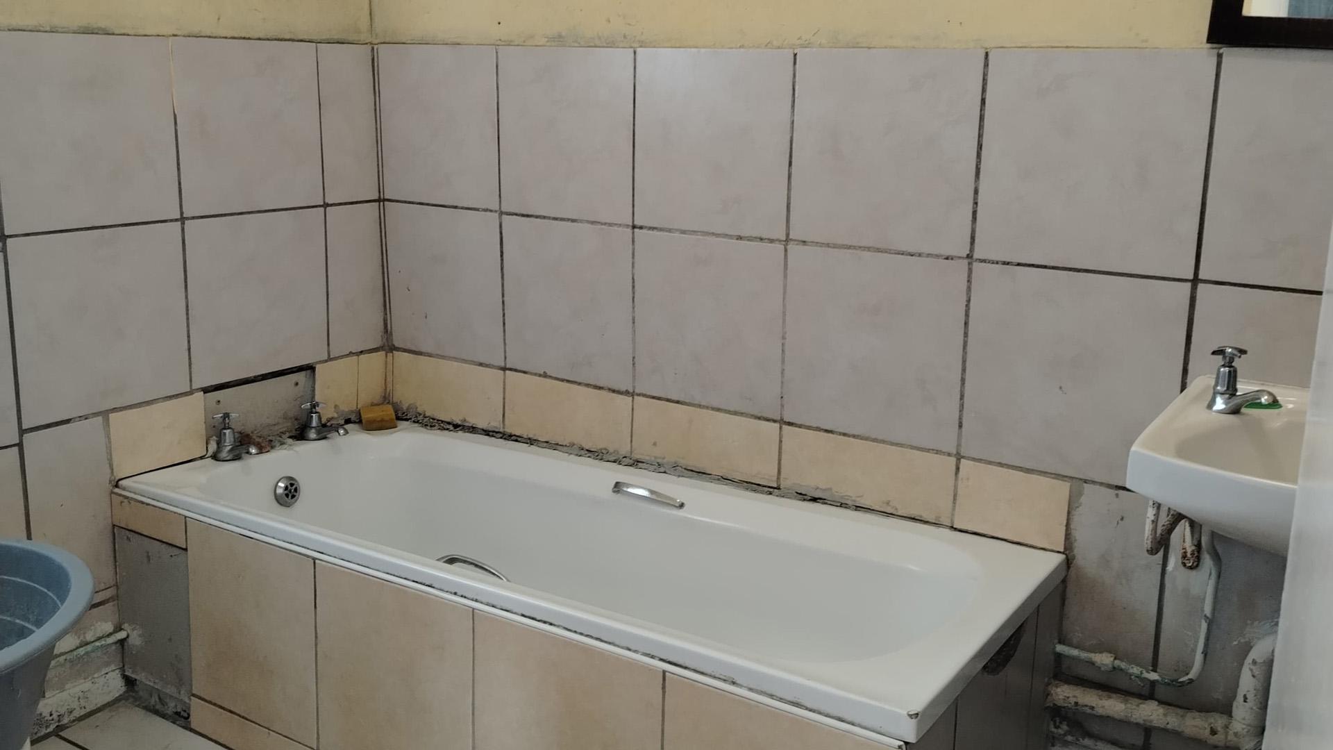 Bathroom 1 of property in Quigney