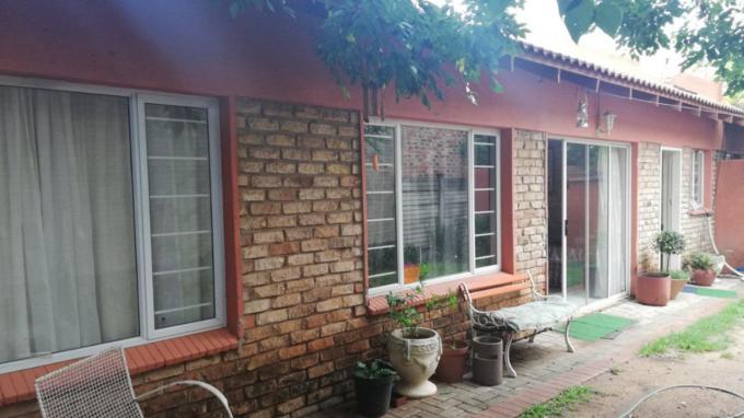3 Bedroom Simplex for Sale For Sale in Wilkoppies - MR682560