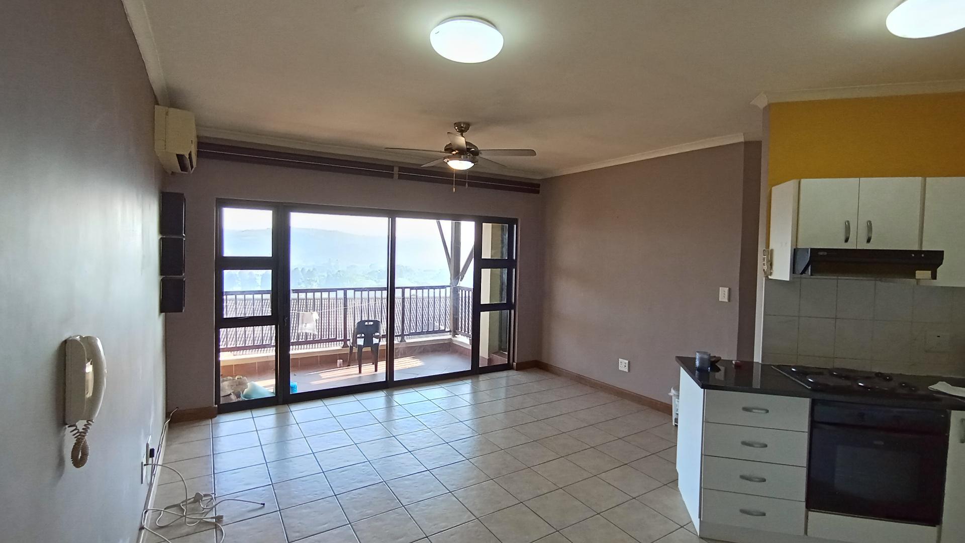 Lounges - 19 square meters of property in Palmiet