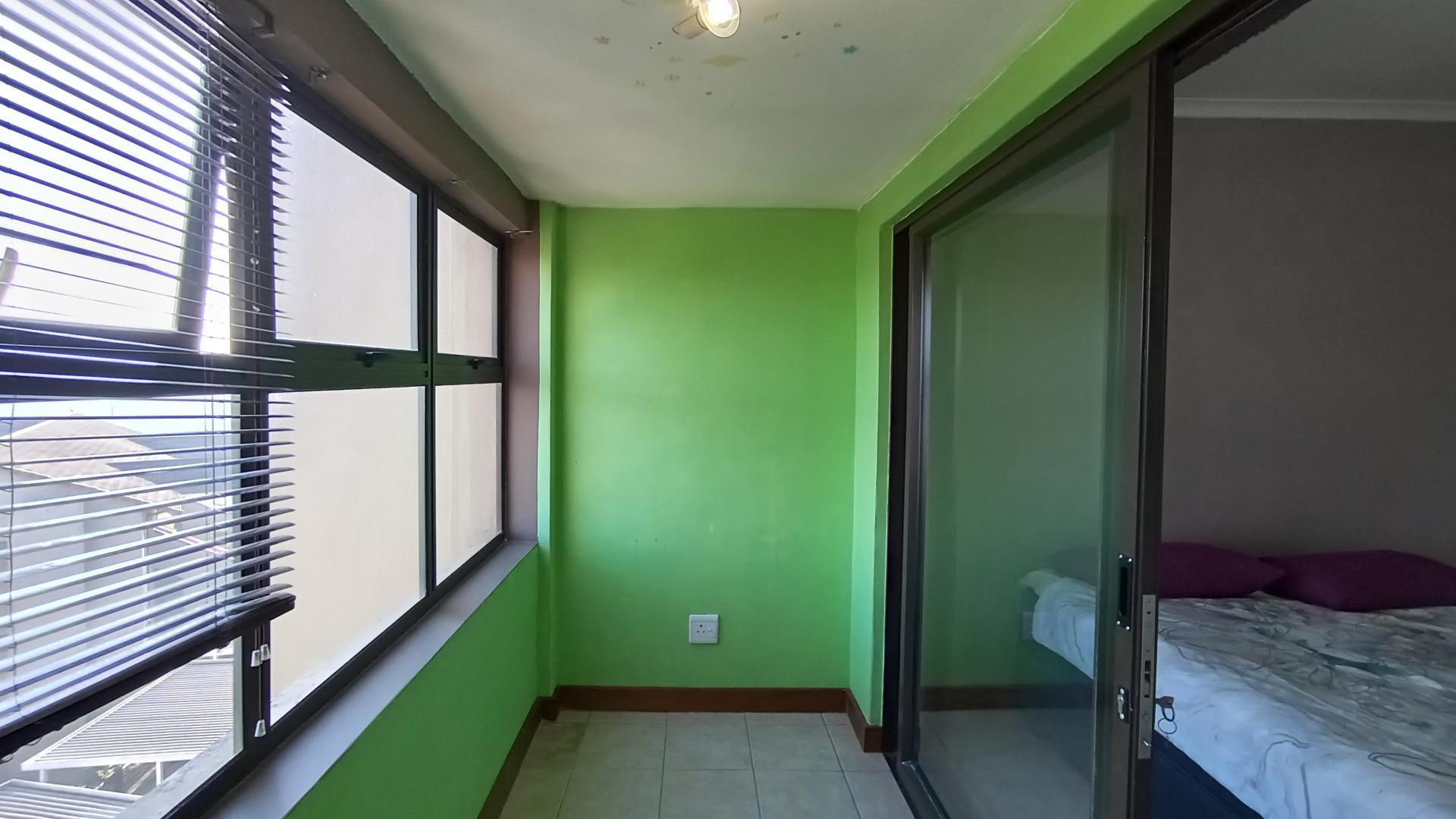 Spaces - 11 square meters of property in Palmiet