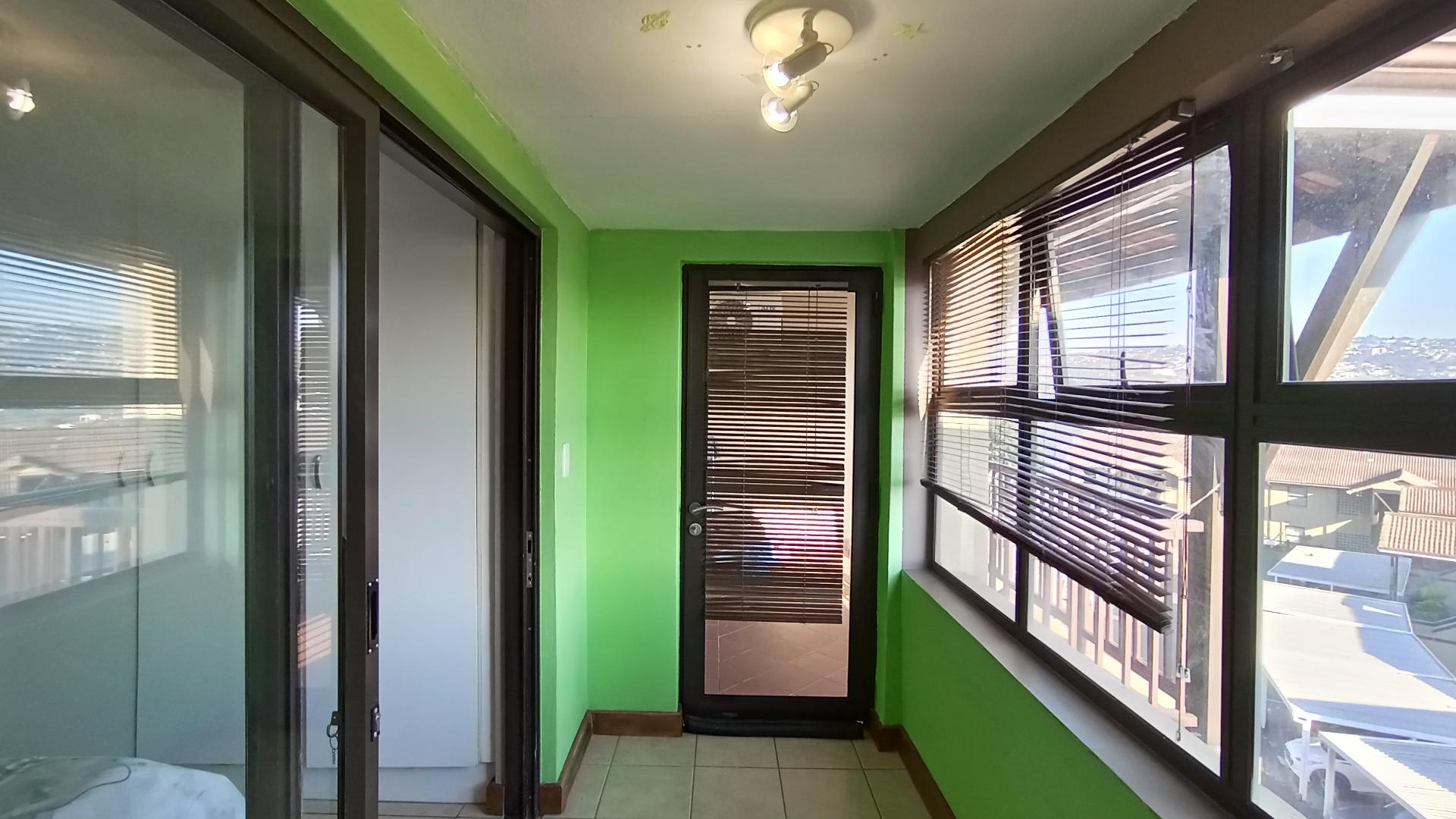 Spaces - 11 square meters of property in Palmiet