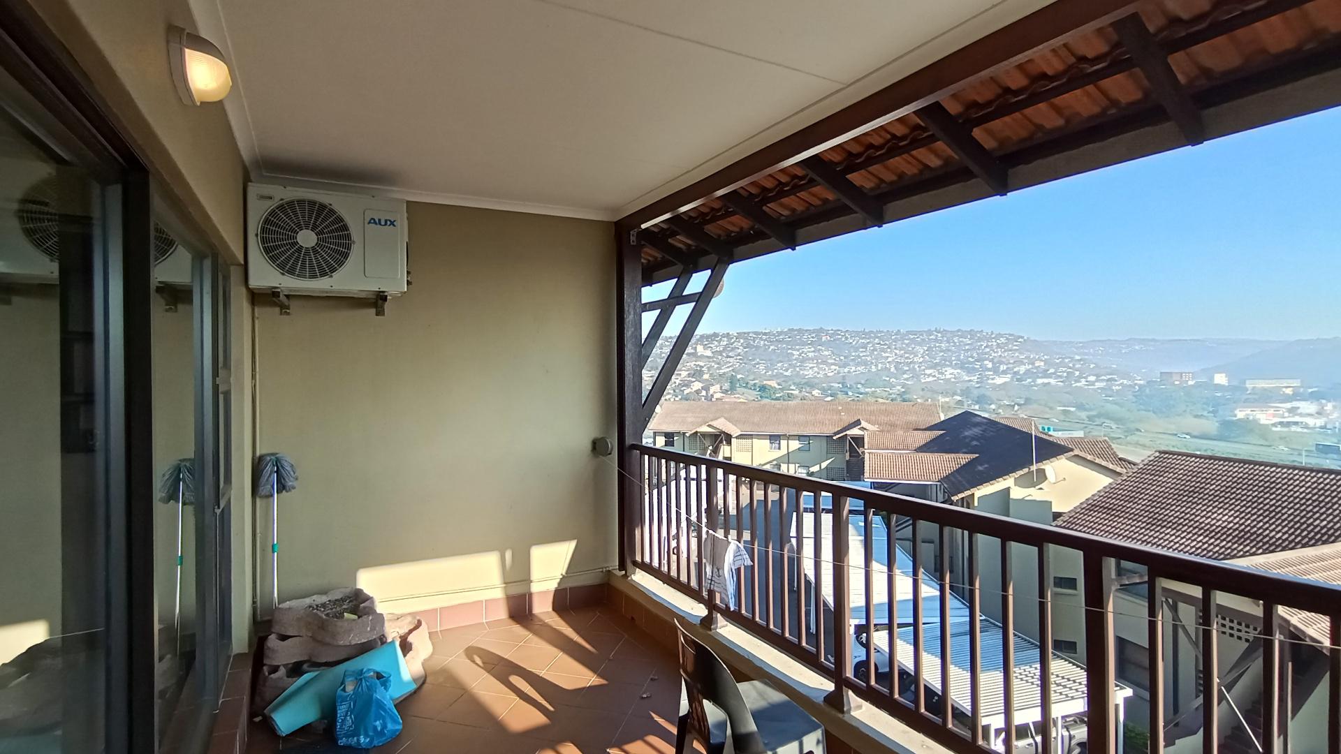 Balcony - 11 square meters of property in Palmiet