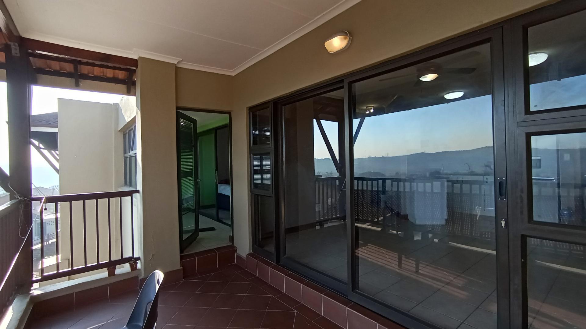 Balcony - 11 square meters of property in Palmiet