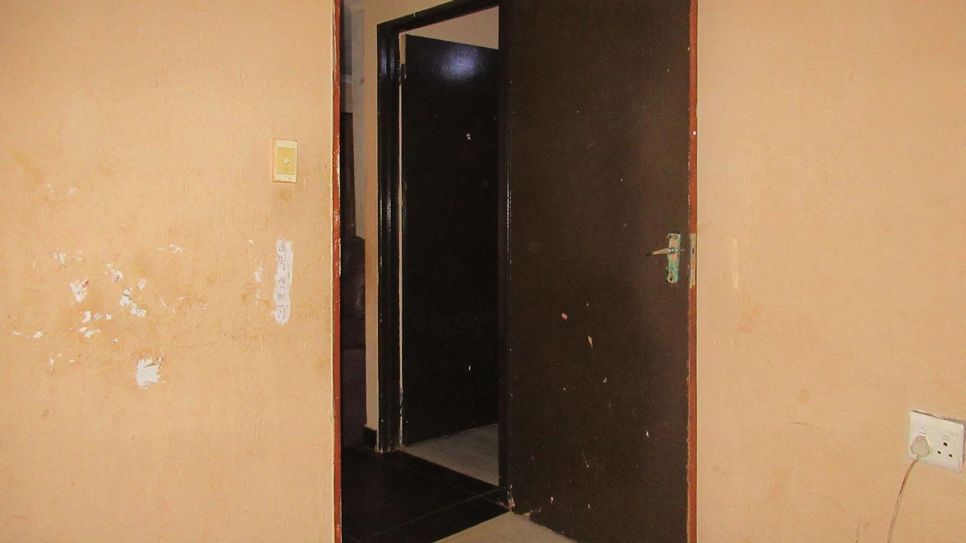 Bed Room 1 - 7 square meters of property in Protea Glen