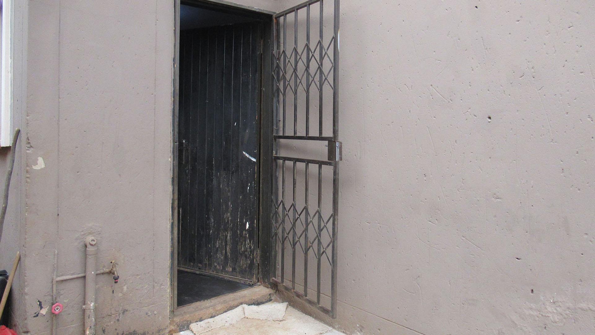 Front View of property in Protea Glen