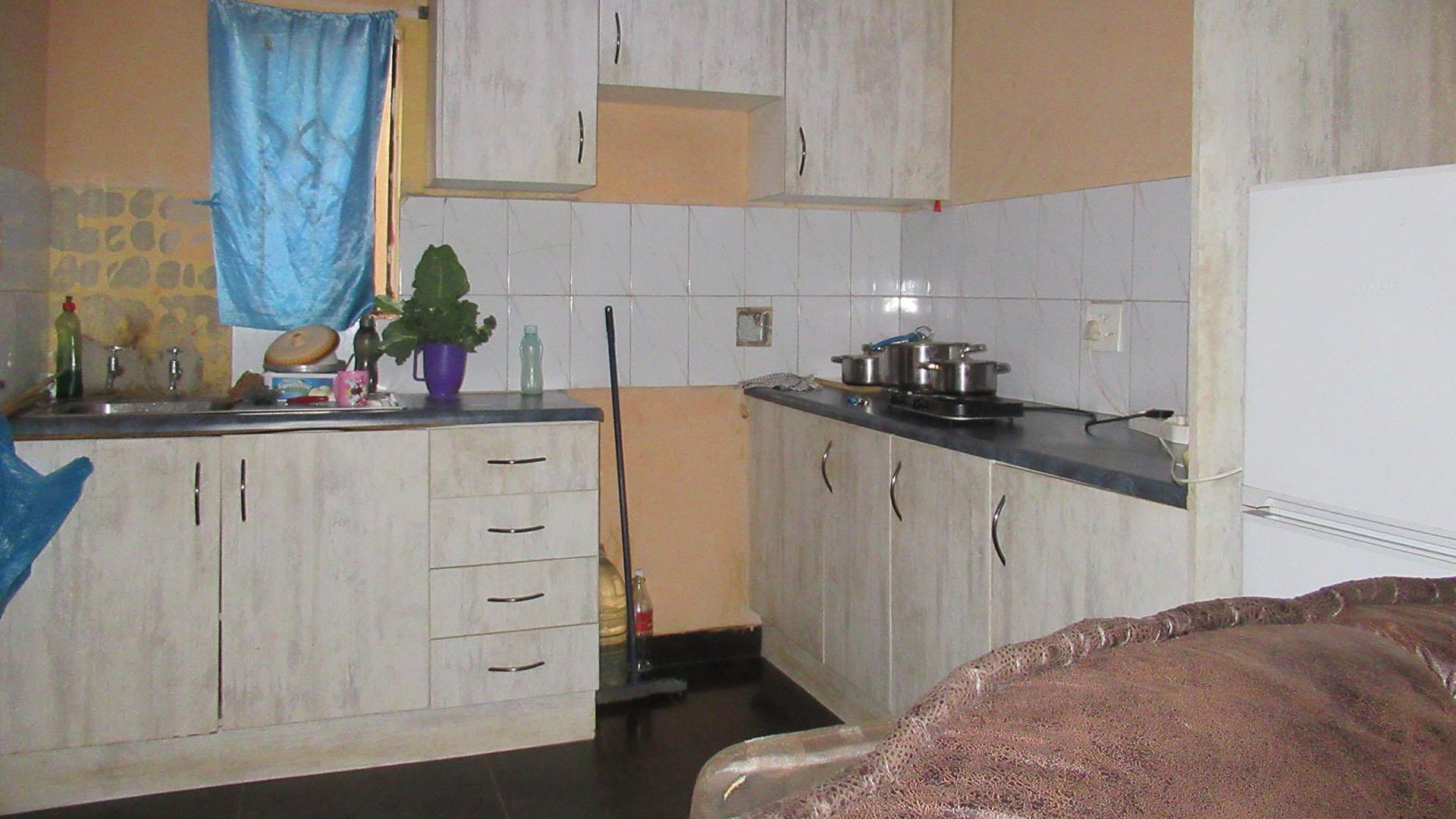 Kitchen - 9 square meters of property in Protea Glen