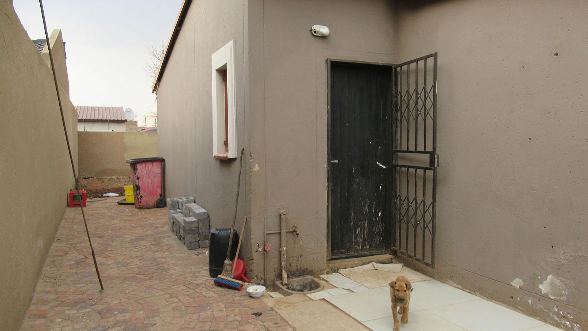 Front View of property in Protea Glen