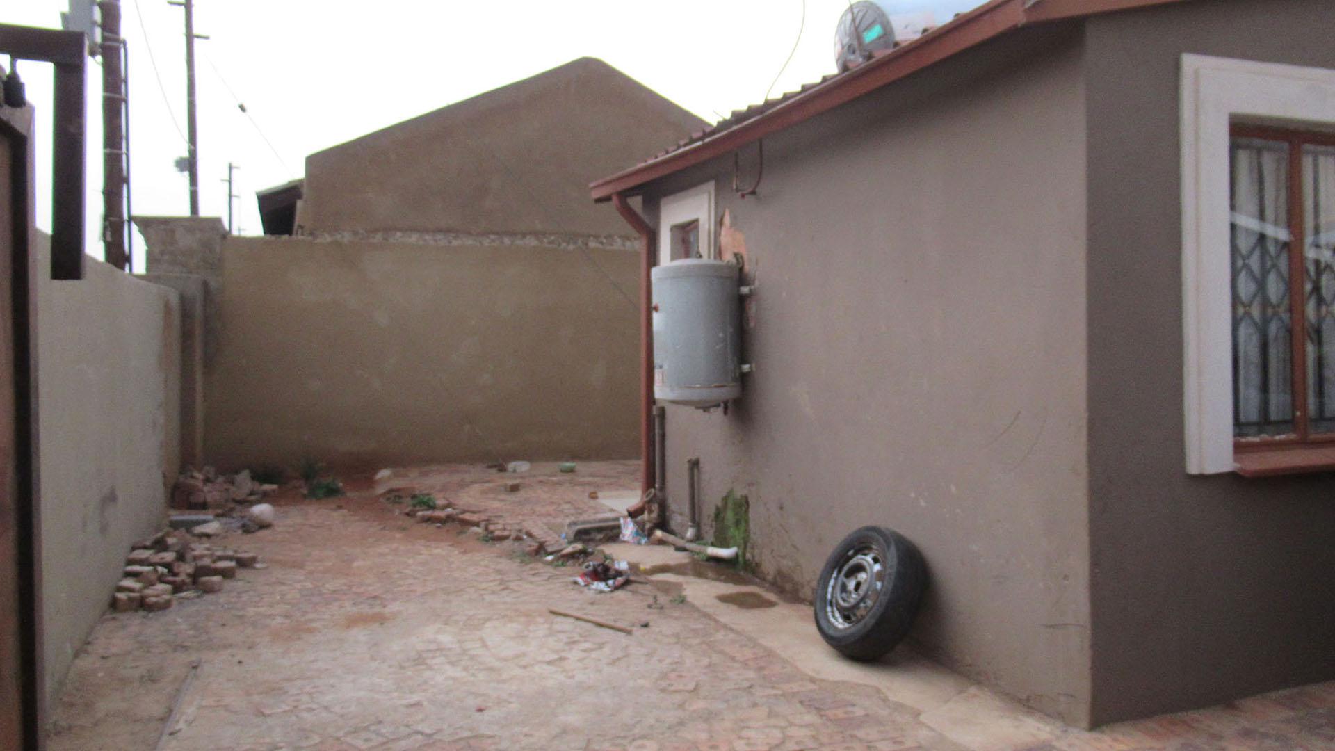 Front View of property in Protea Glen