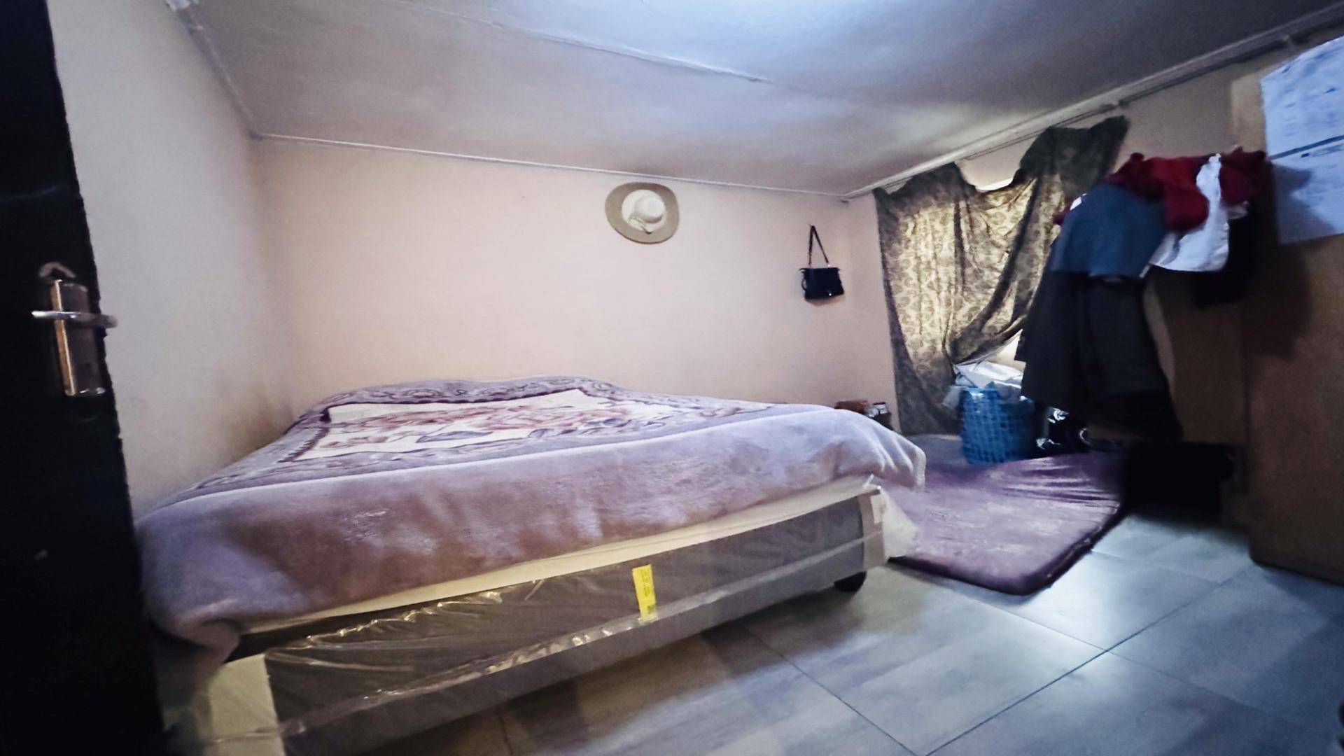 Bed Room 2 - 11 square meters of property in Protea Glen