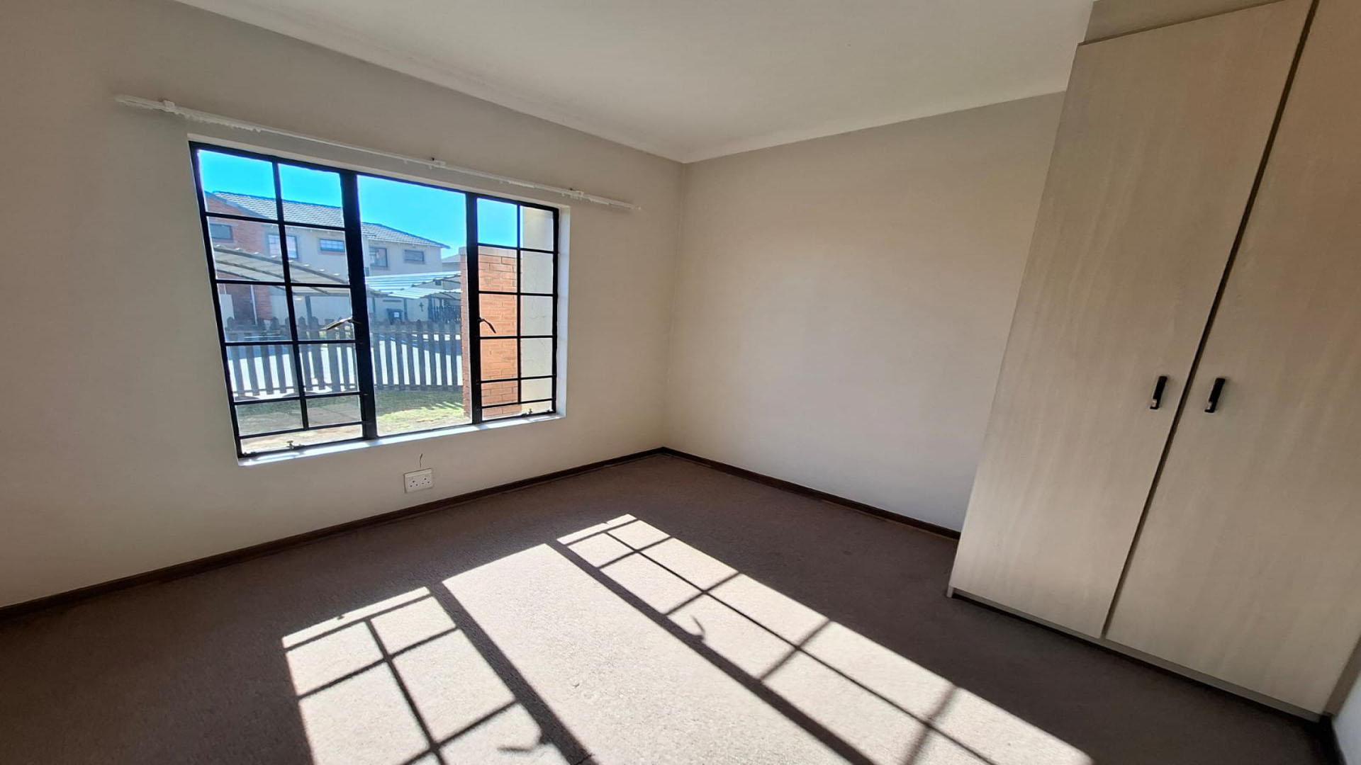 Bed Room 2 of property in Bloemfontein