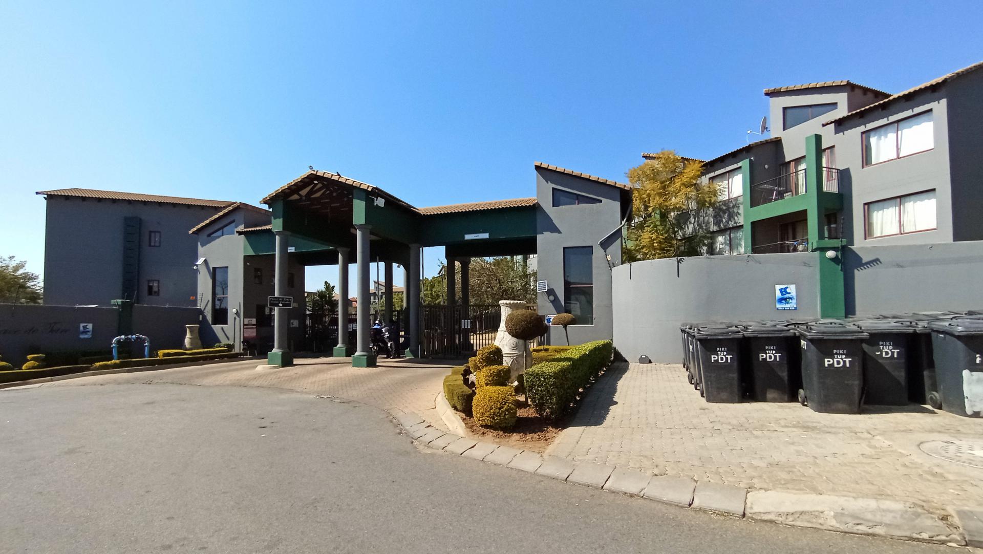 Front View of property in Honeydew