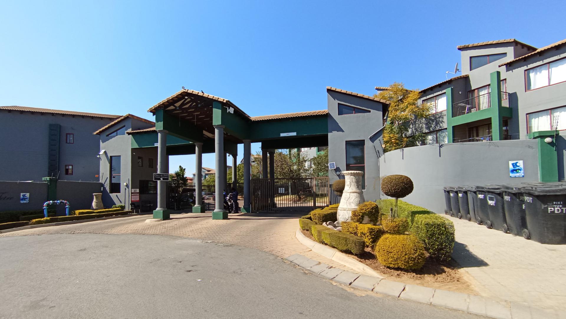 Front View of property in Honeydew