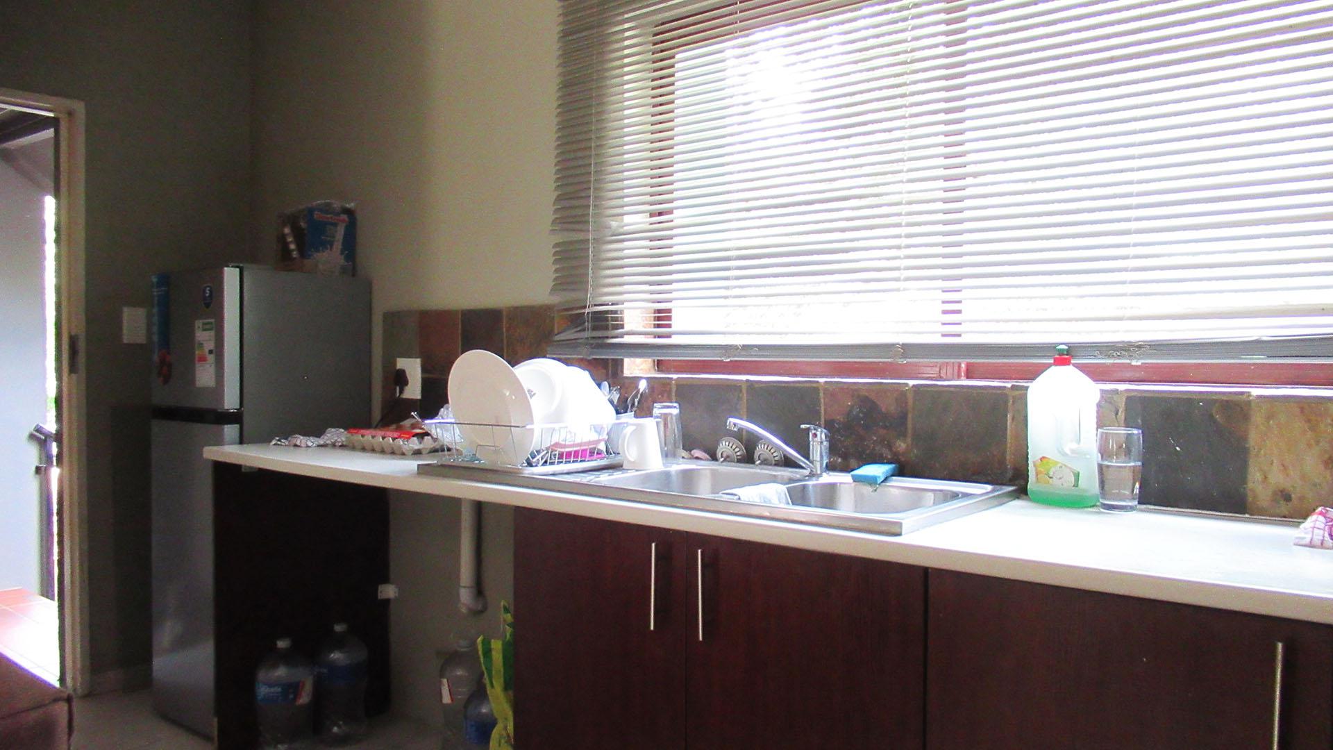Kitchen - 10 square meters of property in Honeydew