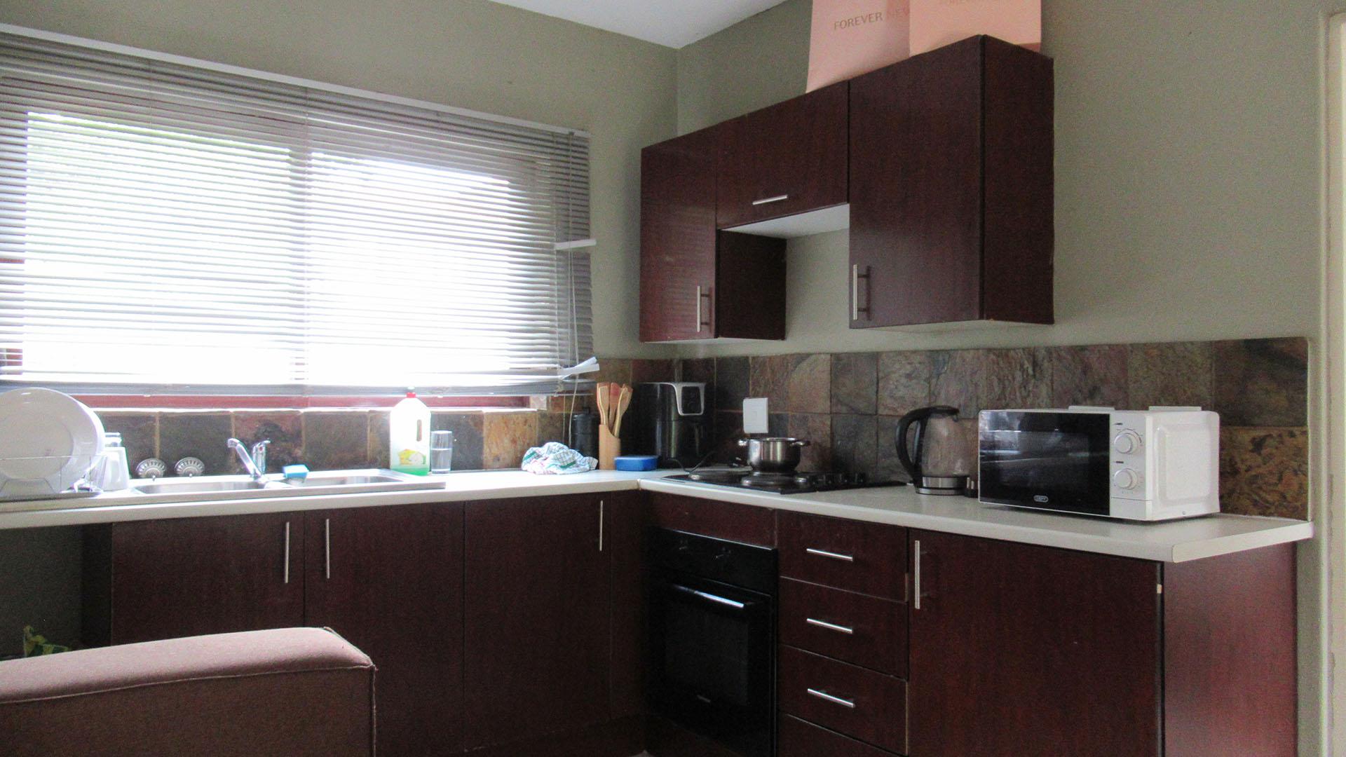 Kitchen - 10 square meters of property in Honeydew