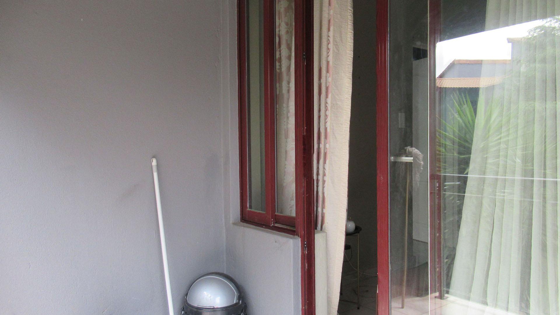 Balcony - 5 square meters of property in Honeydew