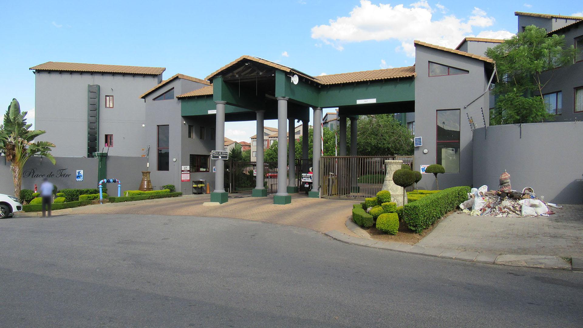 Front View of property in Honeydew