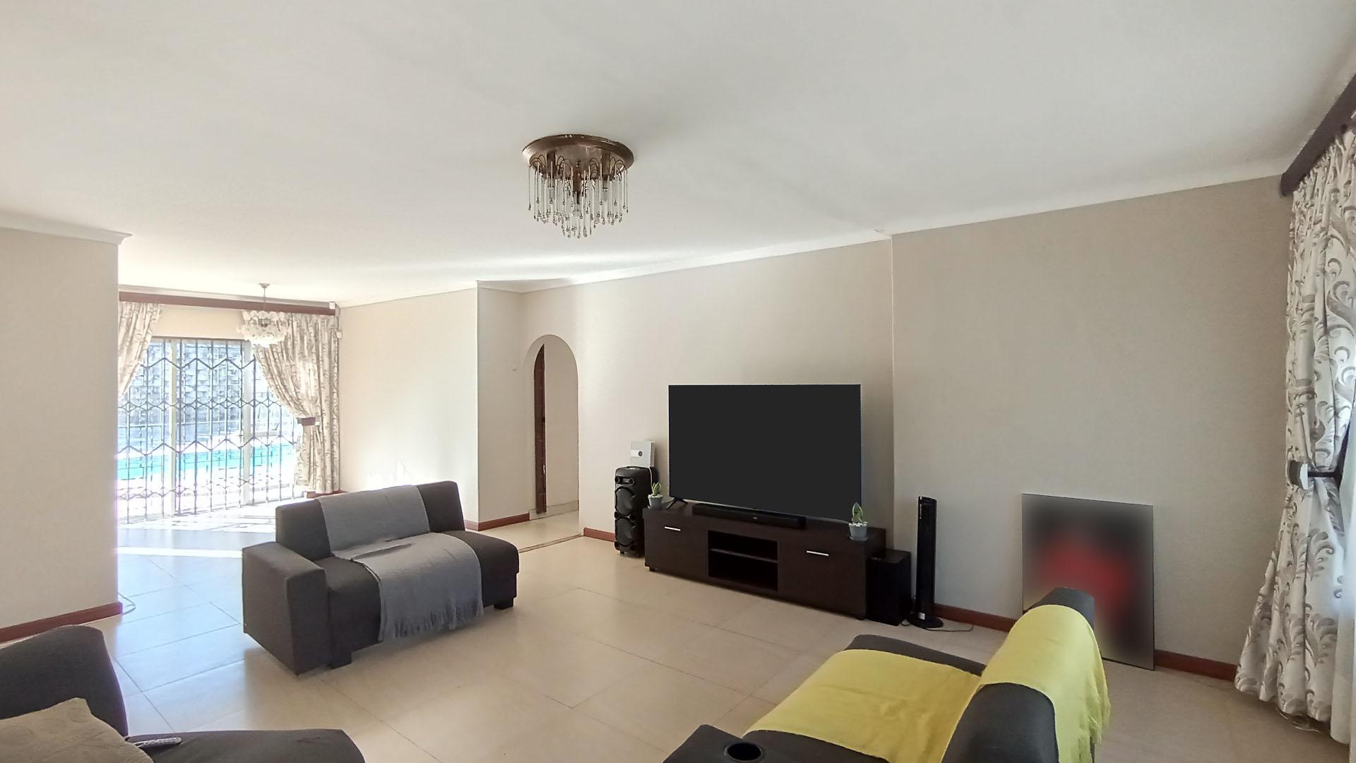 Lounges - 33 square meters of property in New Germany 