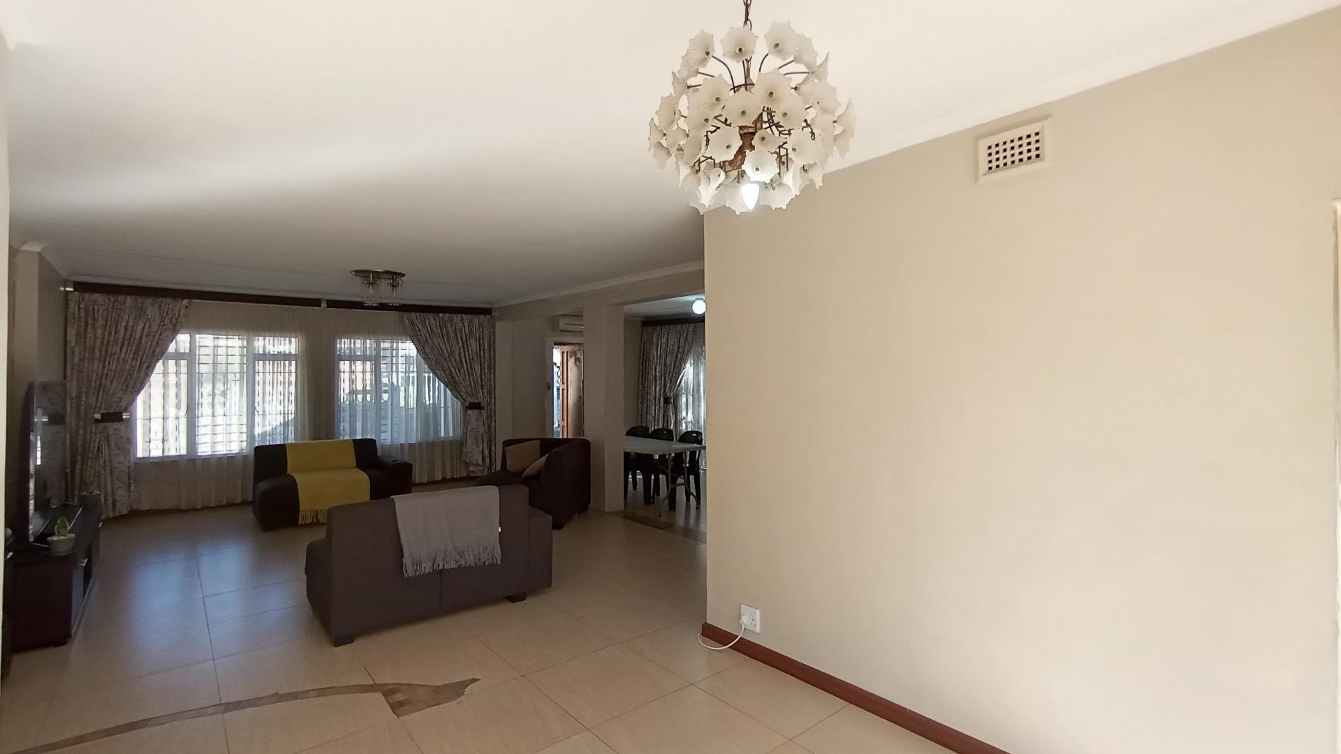 Dining Room - 11 square meters of property in New Germany 