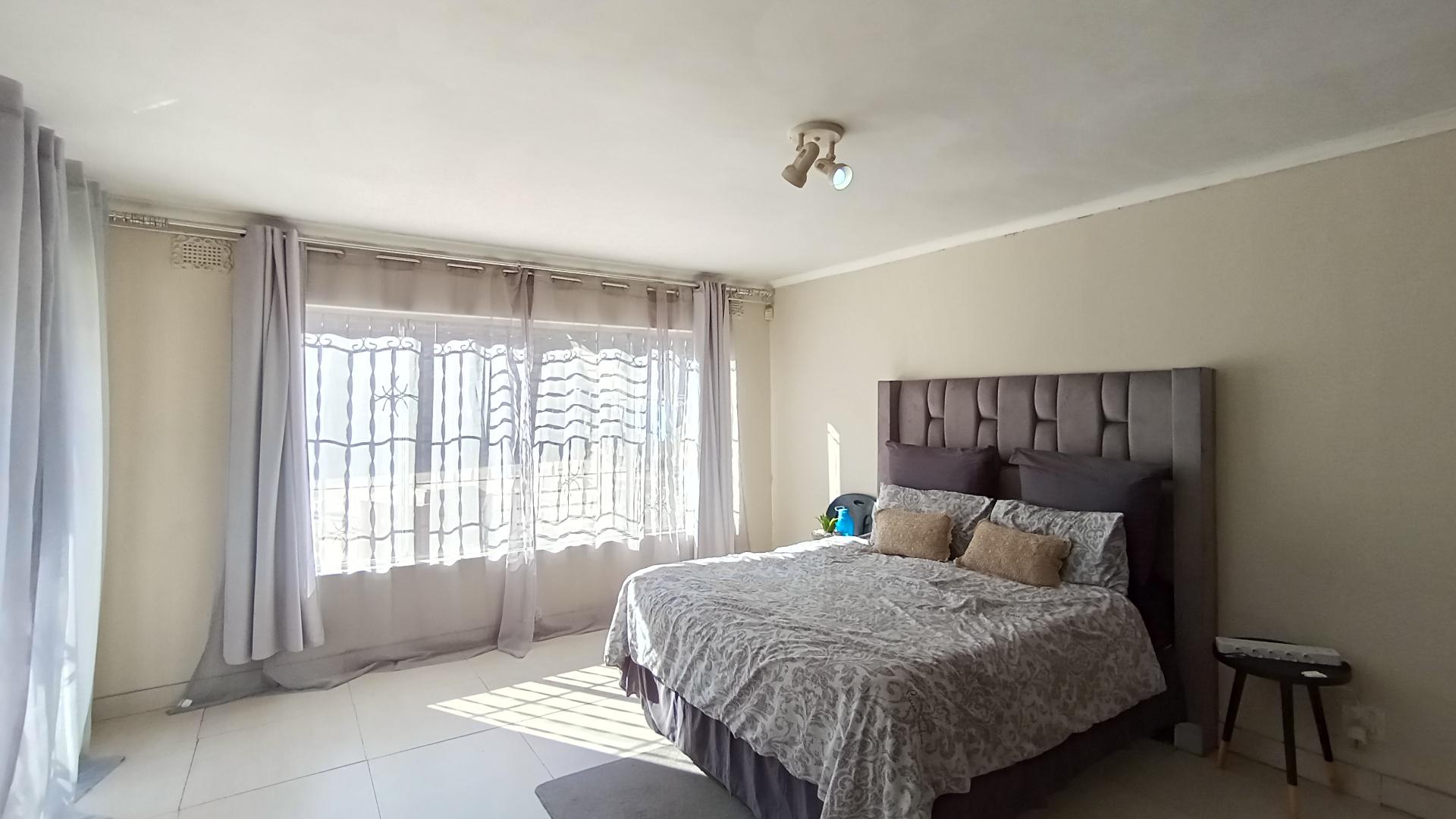 Main Bedroom - 23 square meters of property in New Germany 