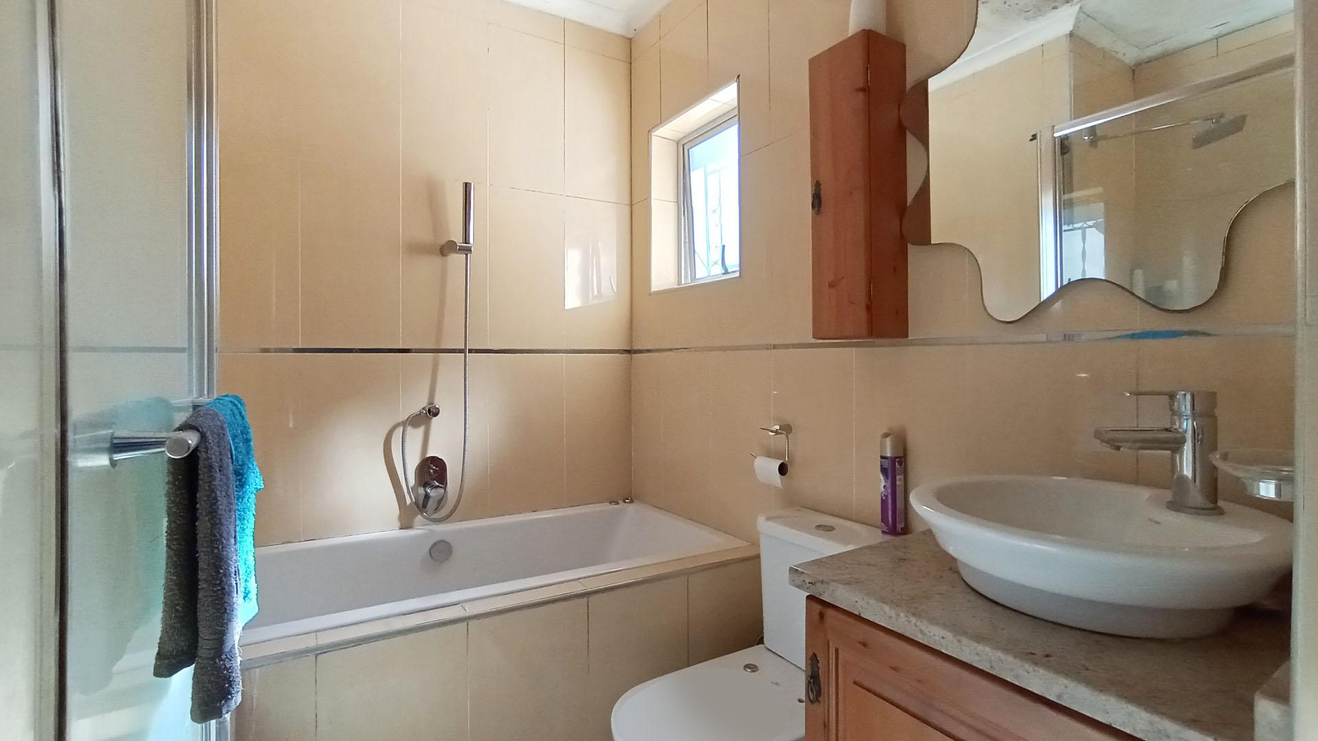 Main Bathroom - 5 square meters of property in New Germany 