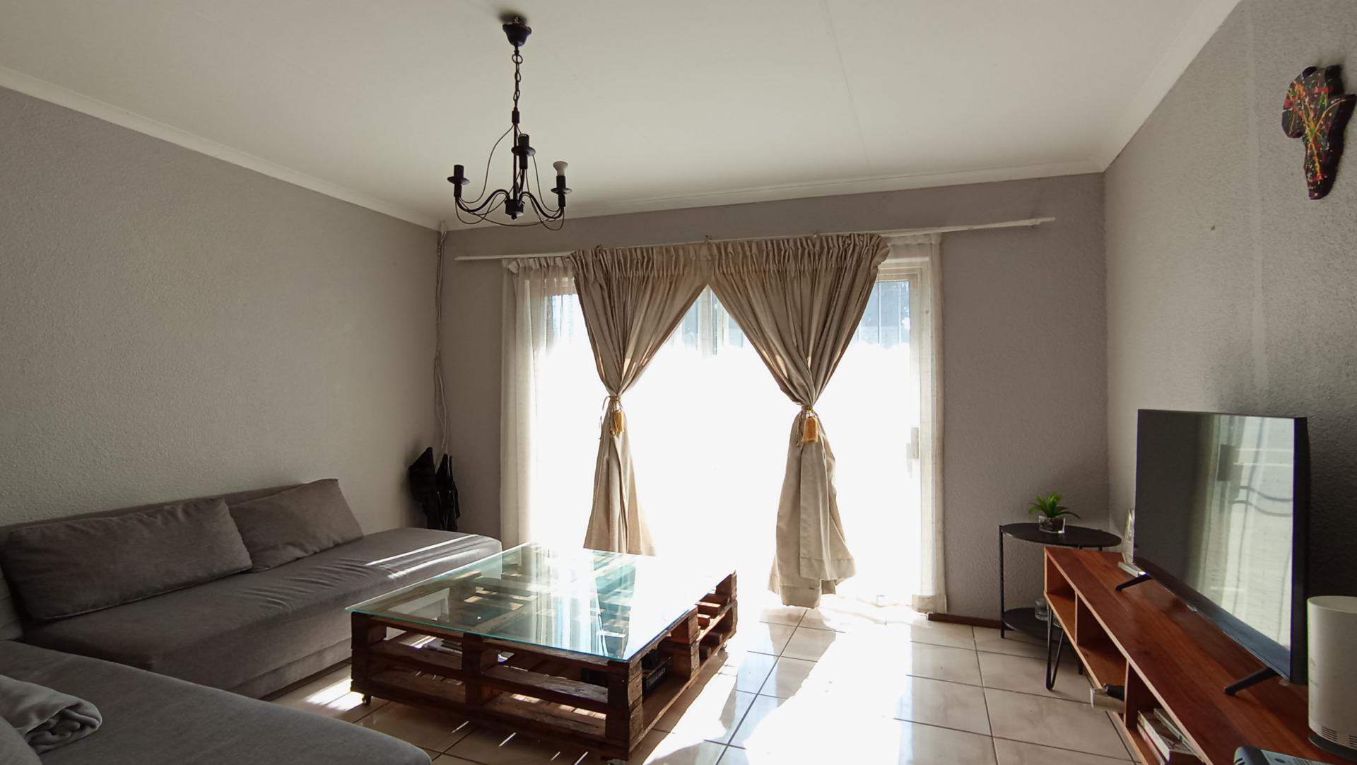 Lounges - 20 square meters of property in Georginia