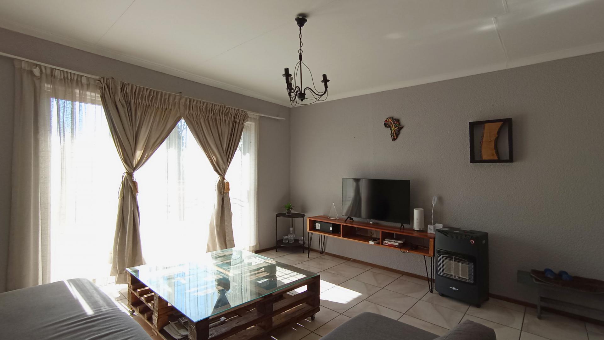 Lounges - 20 square meters of property in Georginia