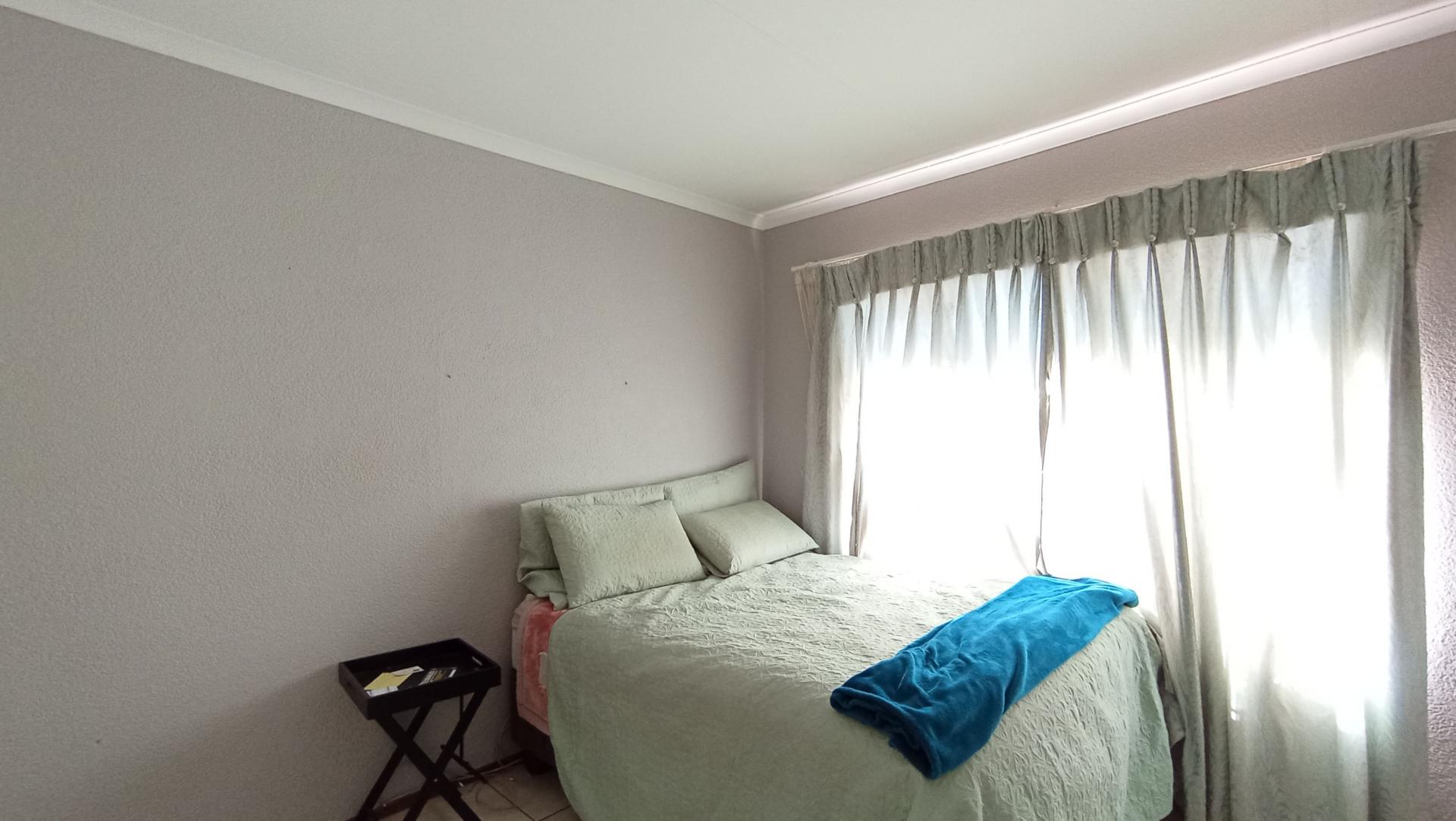 Bed Room 1 - 17 square meters of property in Georginia