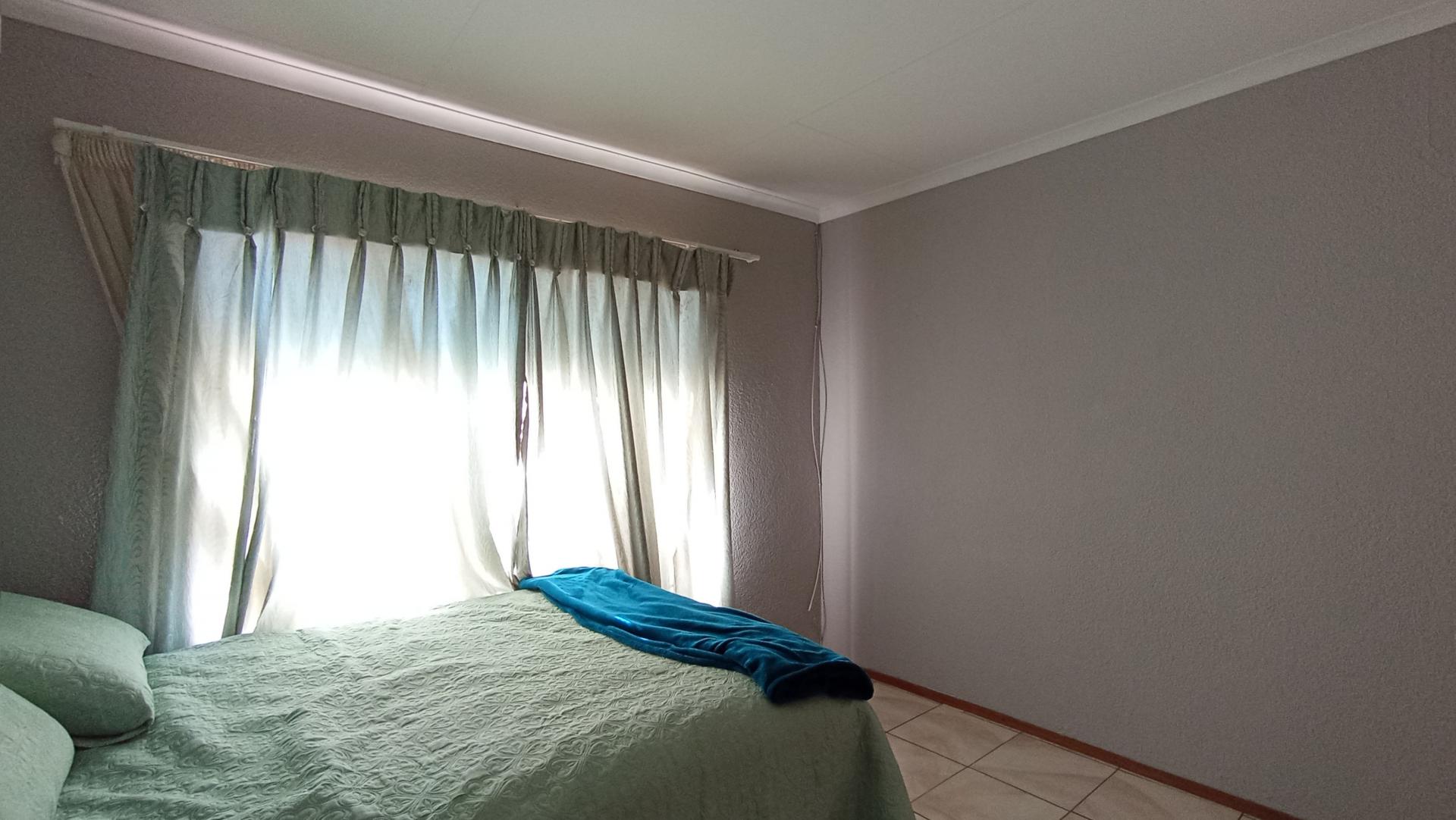 Bed Room 2 - 11 square meters of property in Georginia